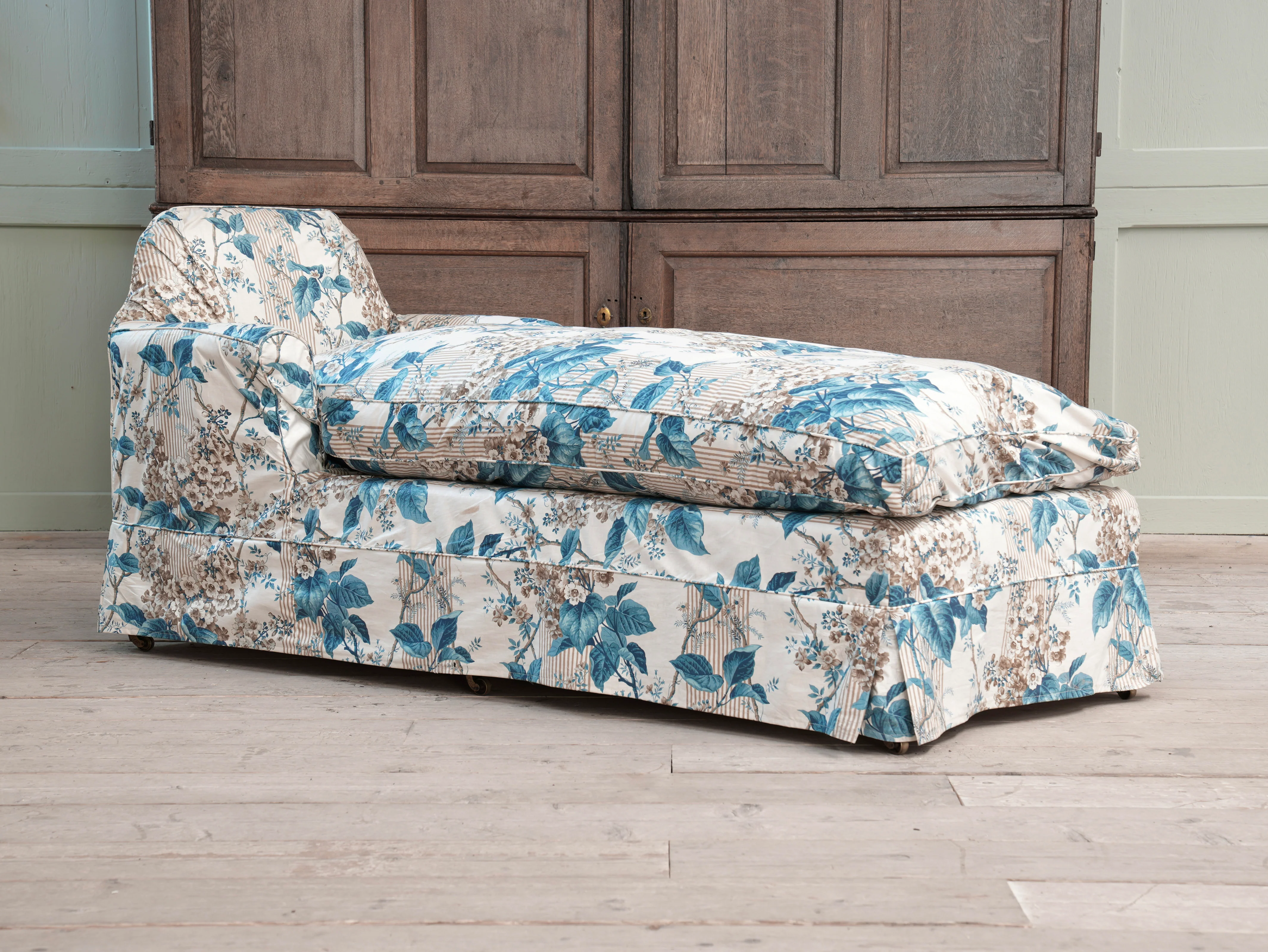 A Howard & Sons Day Bed - Image 36