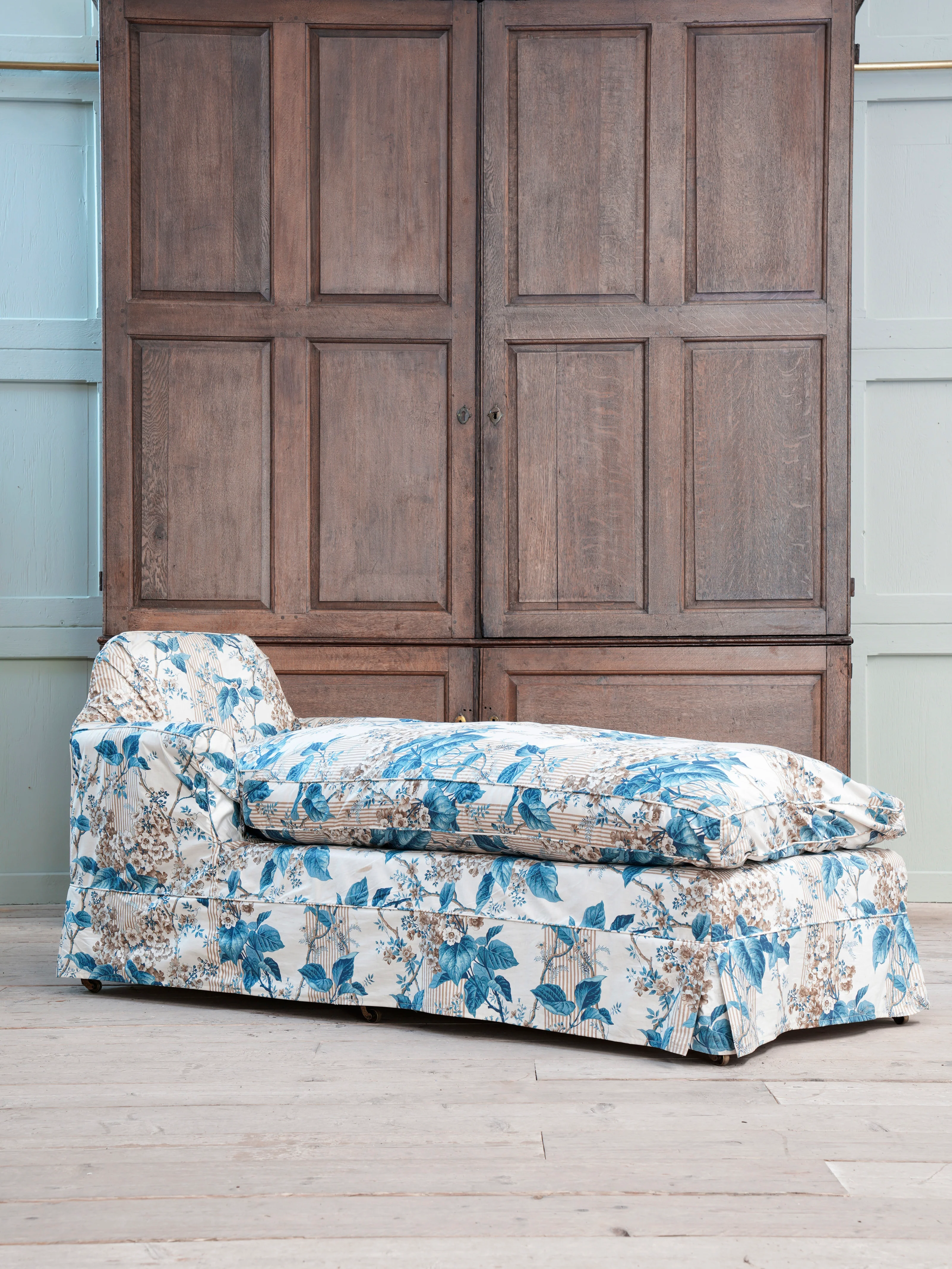 A Howard & Sons Day Bed - Image 7