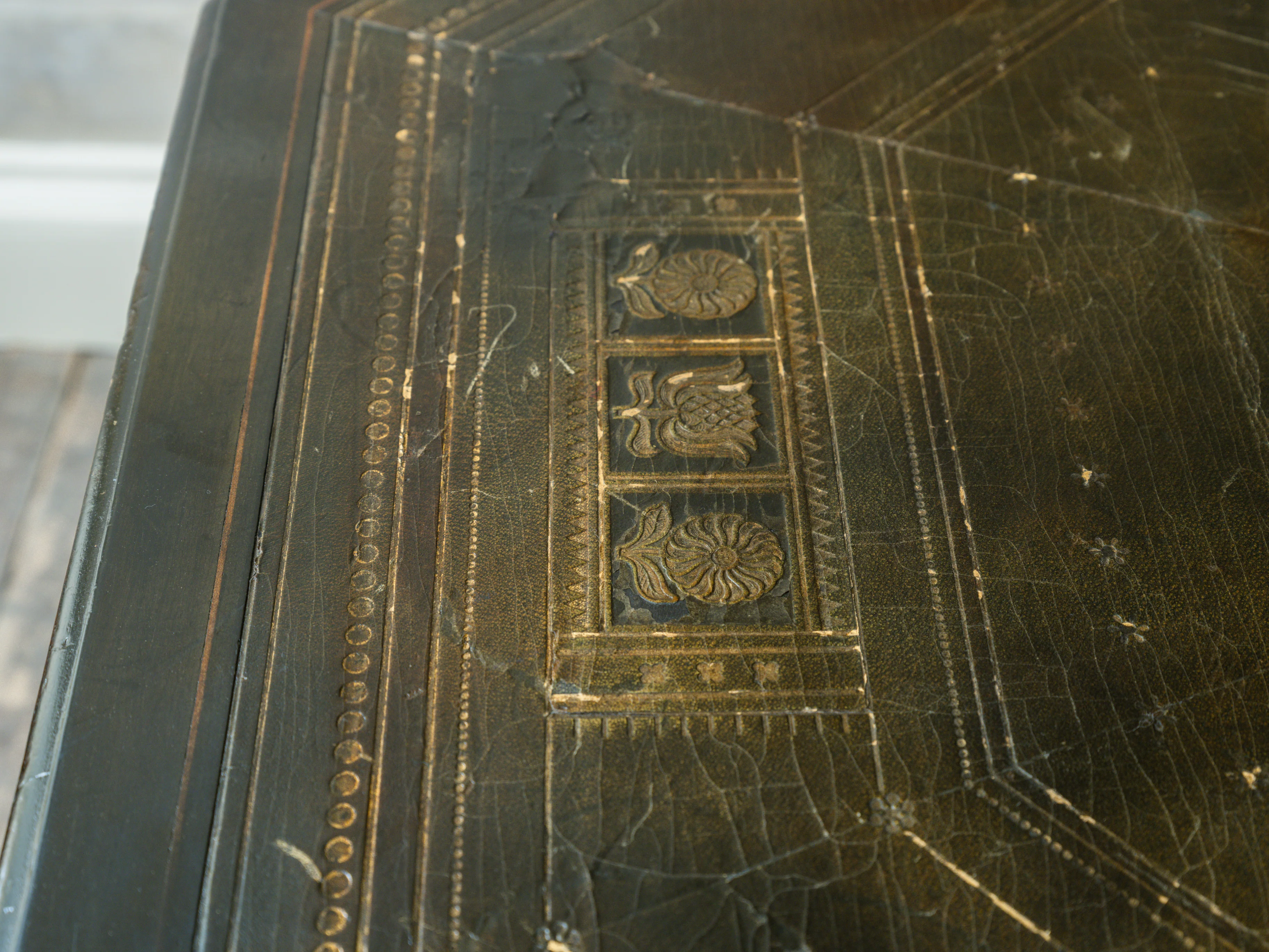 A 19th Century Aesthetic Movement Centre Table - Image 7