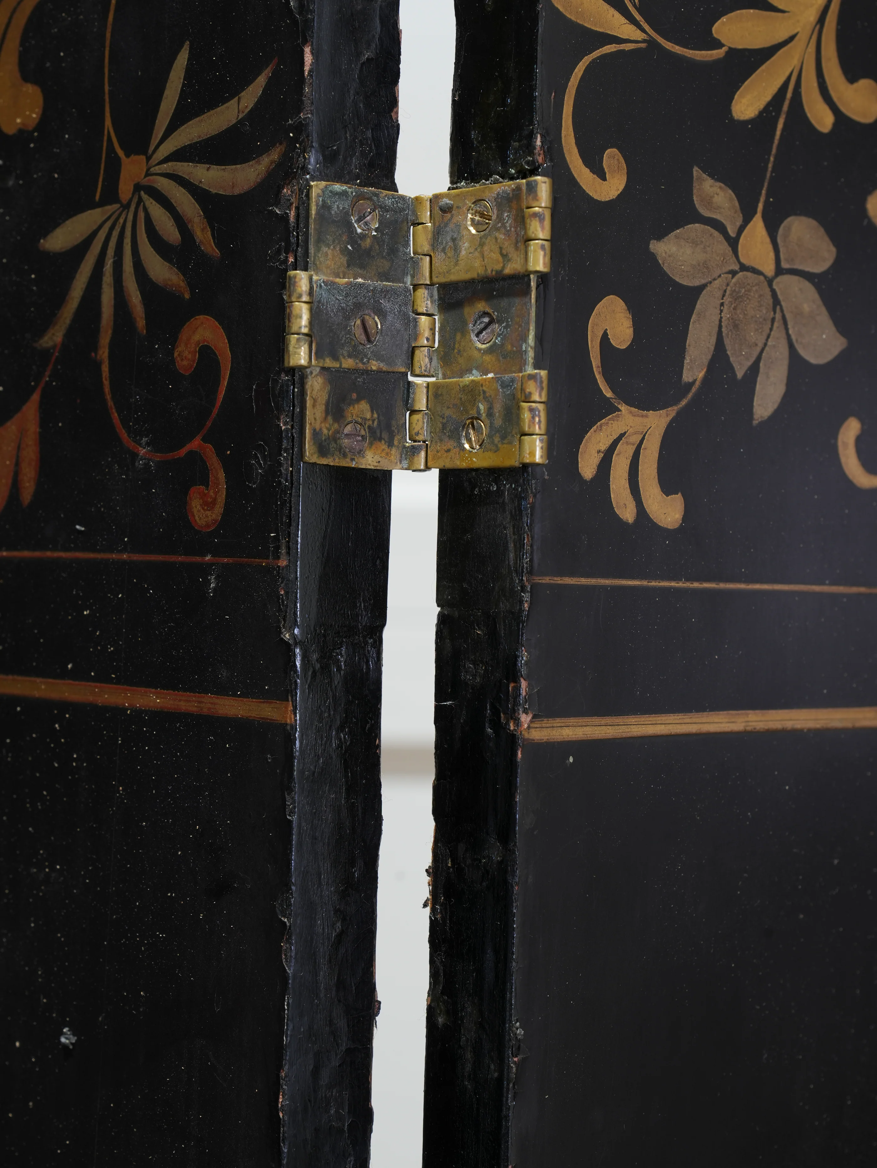 A Regency Eight-Fold Lacquered Room Screen - Image 11