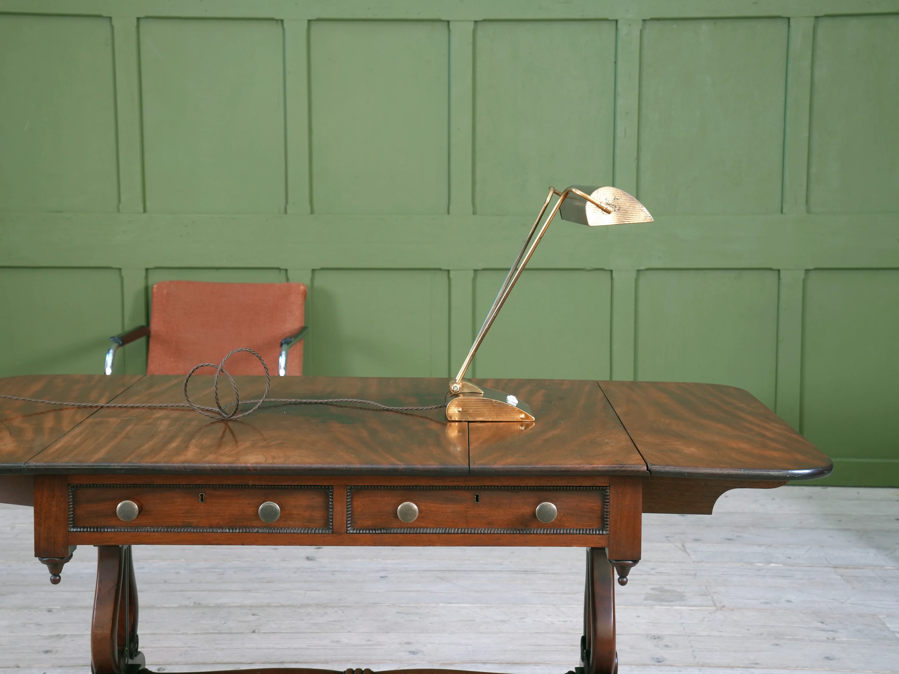 An Eileen Gray Desk Lamp - Image 7