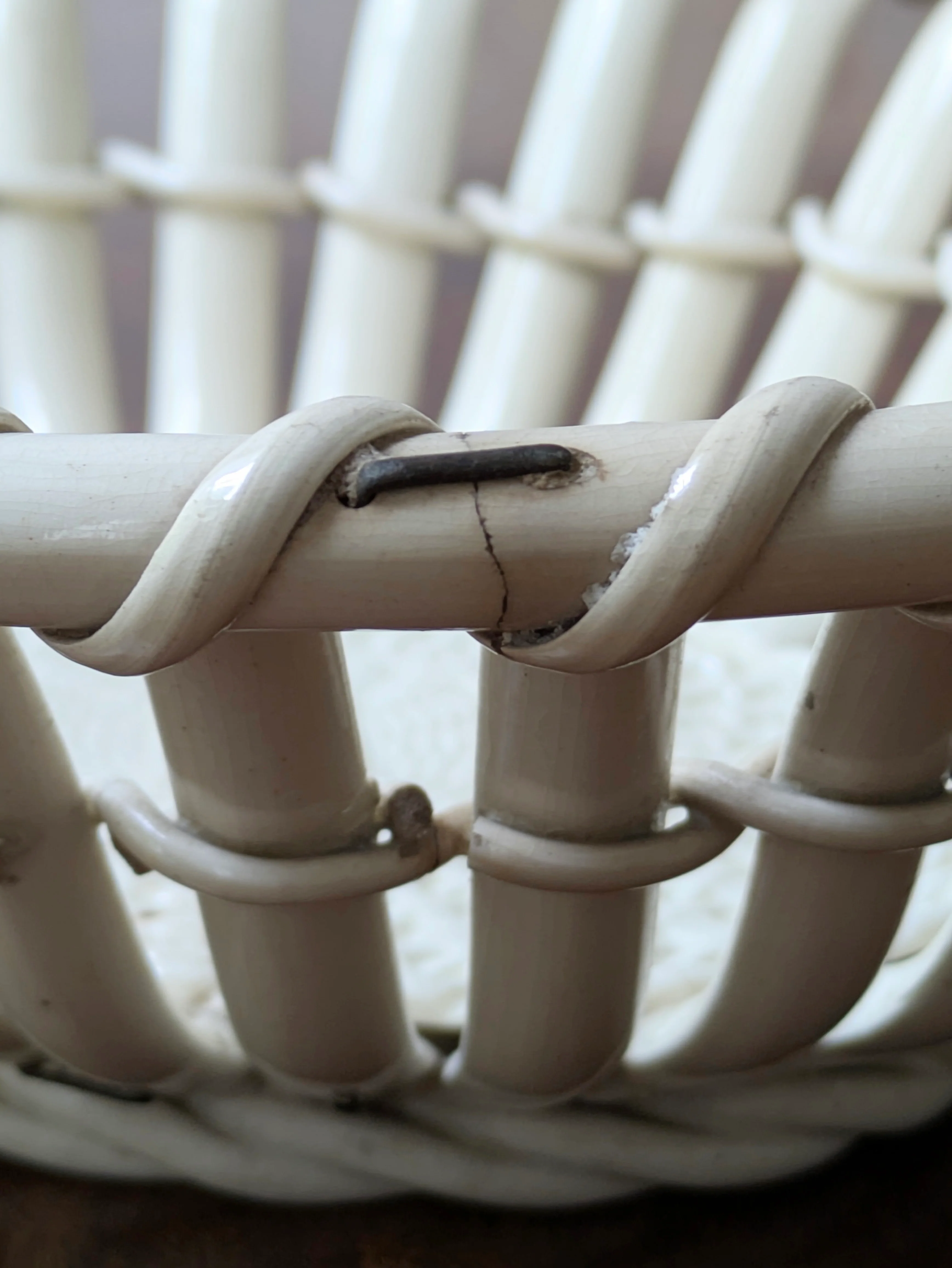 An 18th Century Wedgwood Creamware Lattice Basket - Image 3