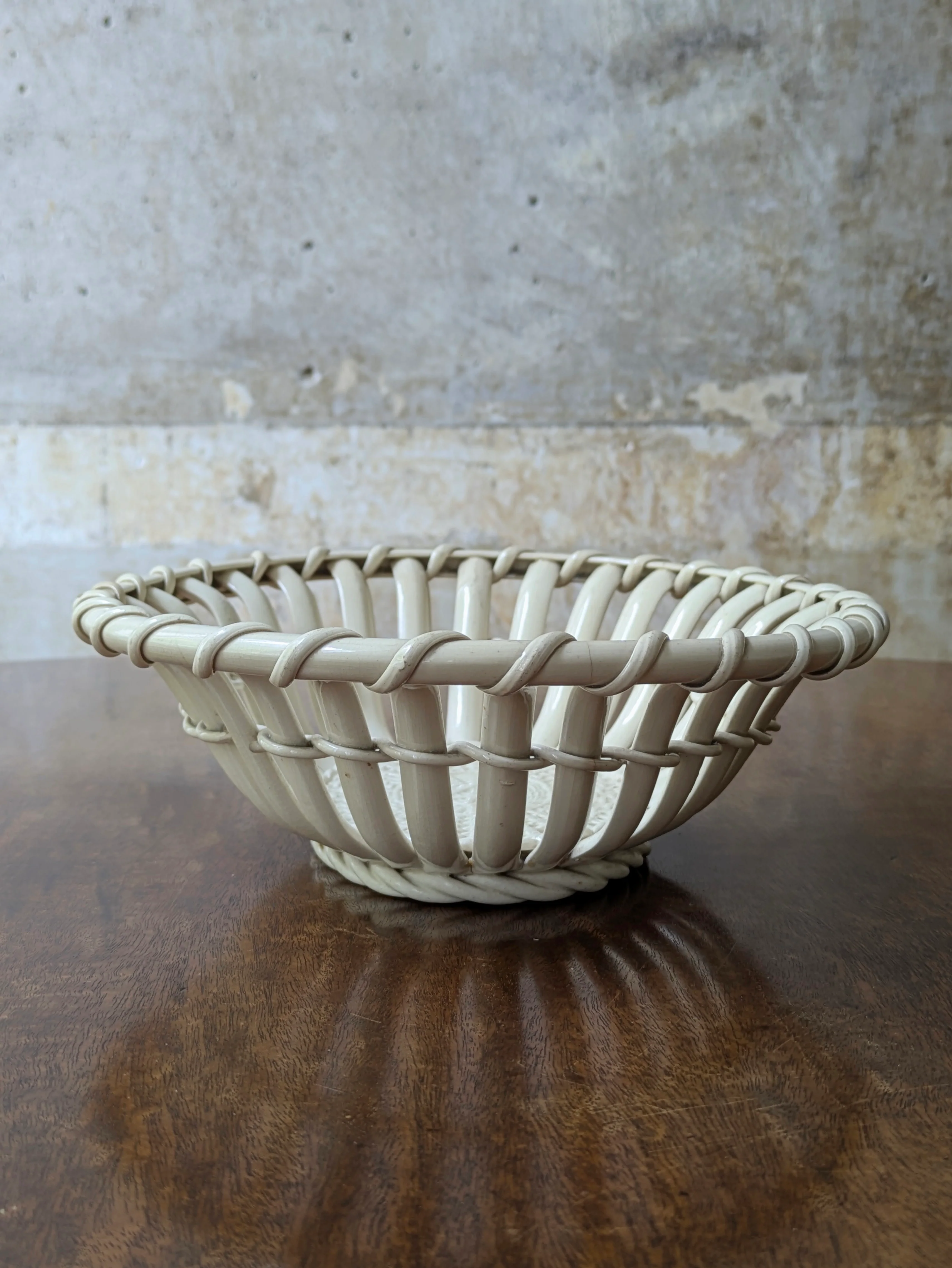 An 18th Century Wedgwood Creamware Lattice Basket - Image 7