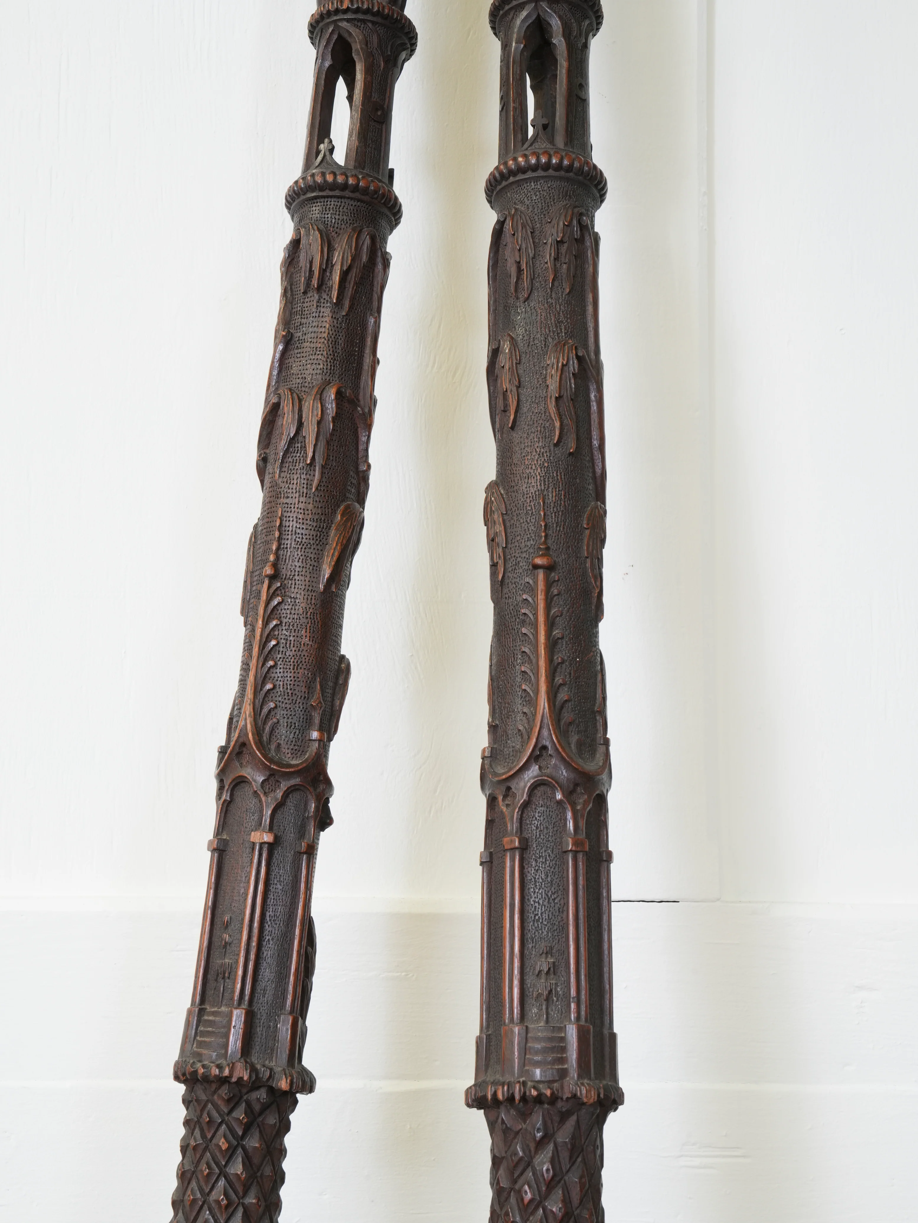An Outstanding Pair of 18th Century Mahogany Bedposts - Image 6