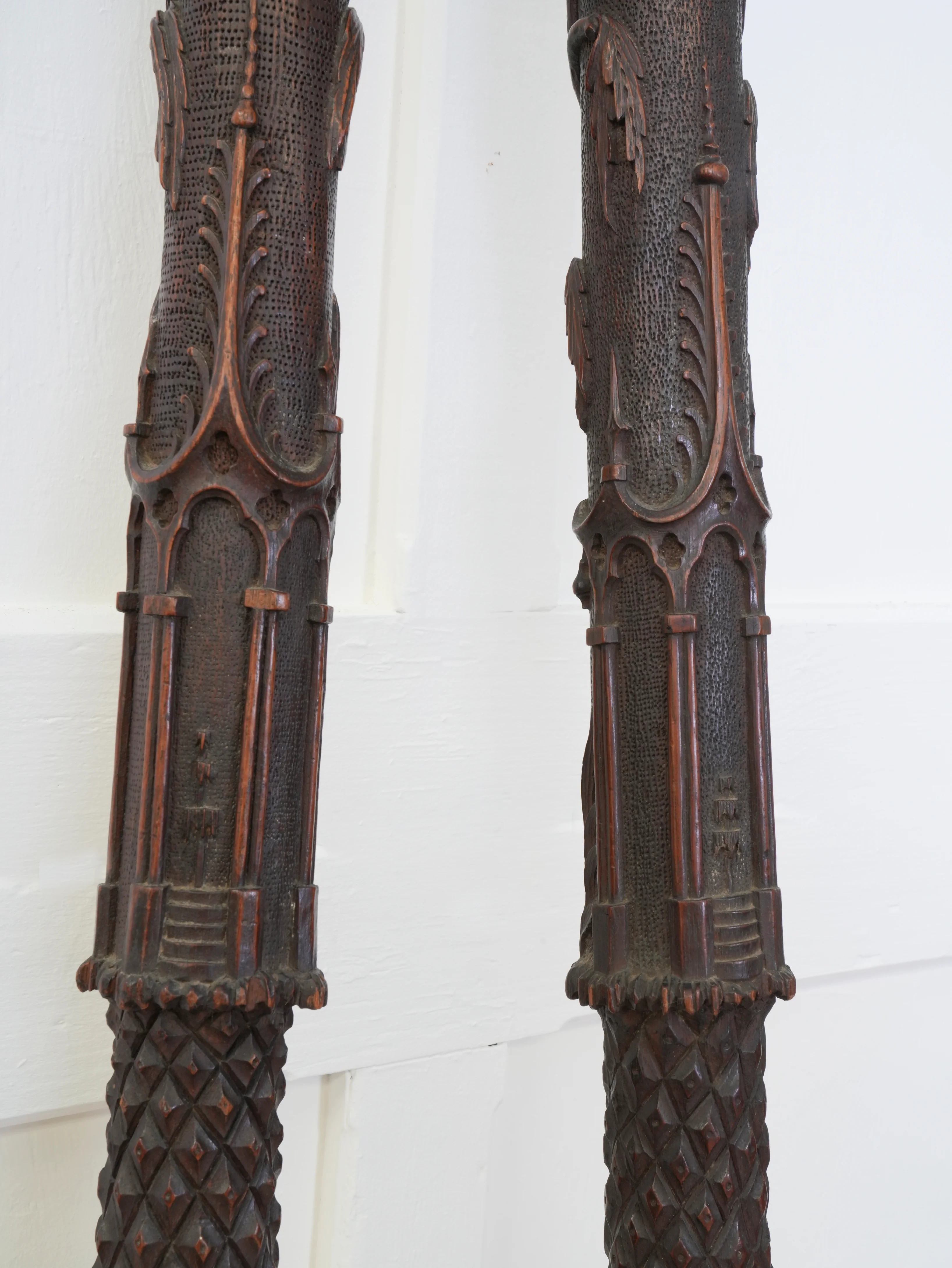An Outstanding Pair of 18th Century Mahogany Bedposts - Image 9
