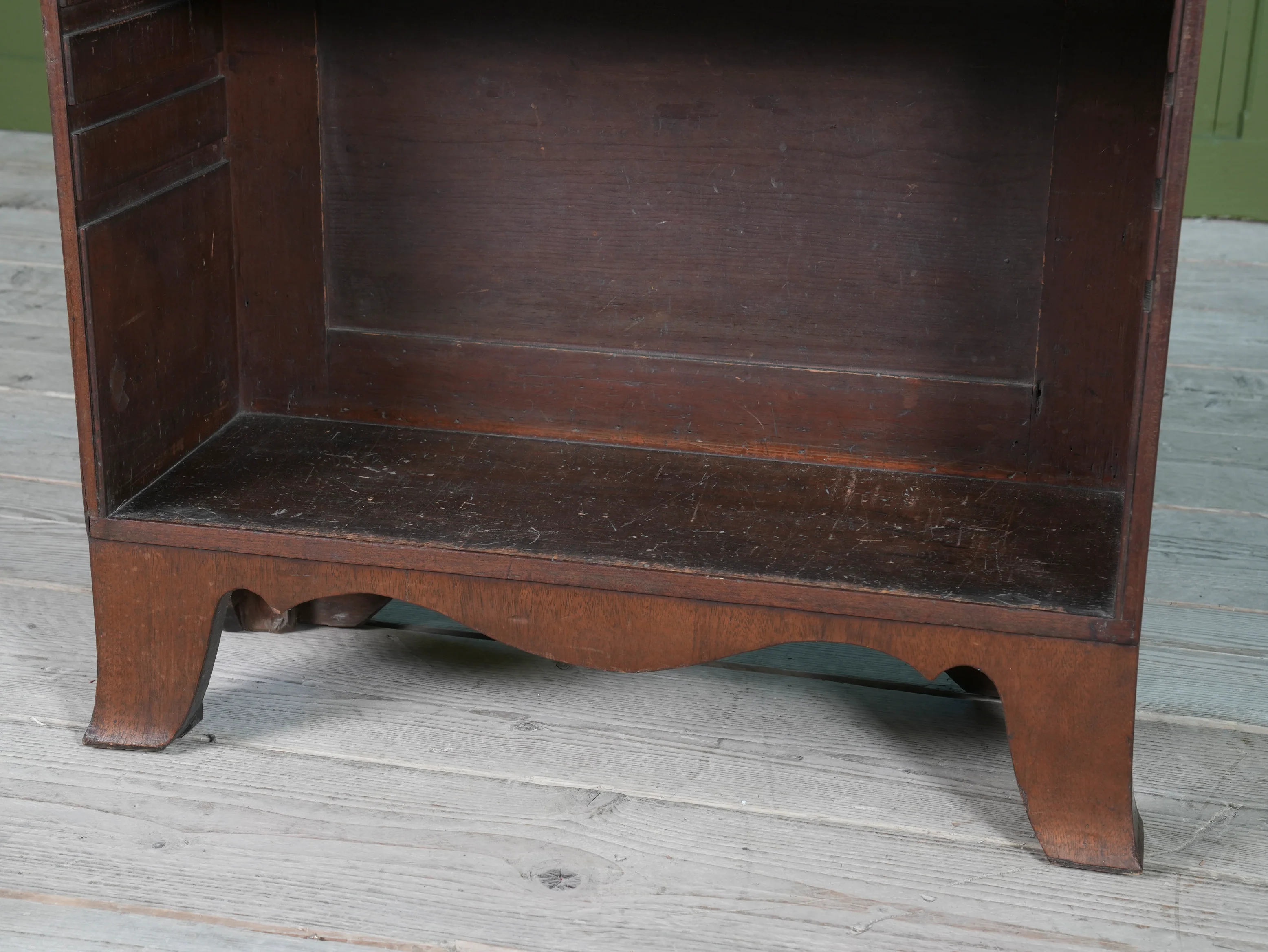 A Late Regency Mahogany Bookcase - Image 10
