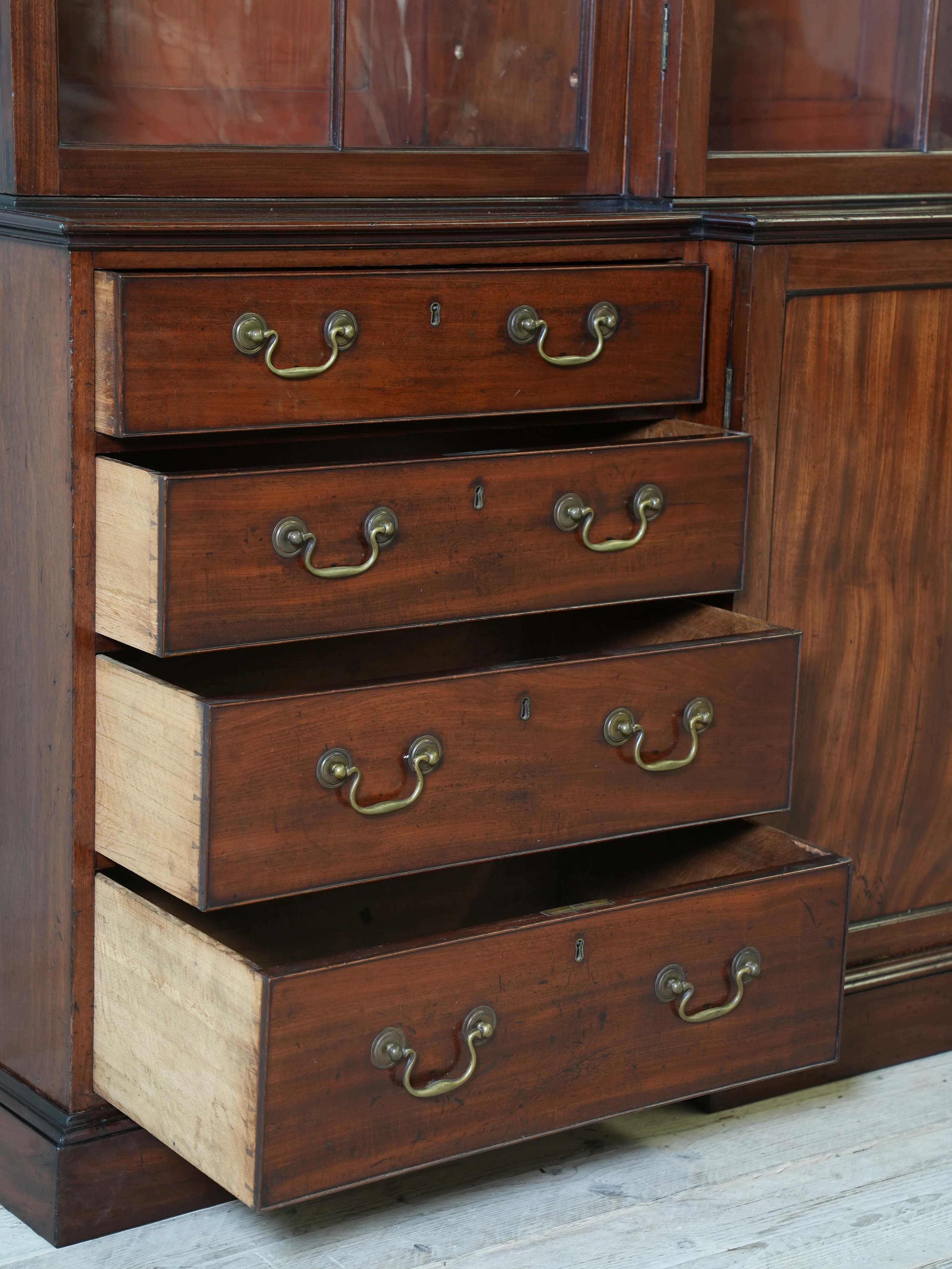 A Large George III Mahogany Breakfront Bookcase - Image 12