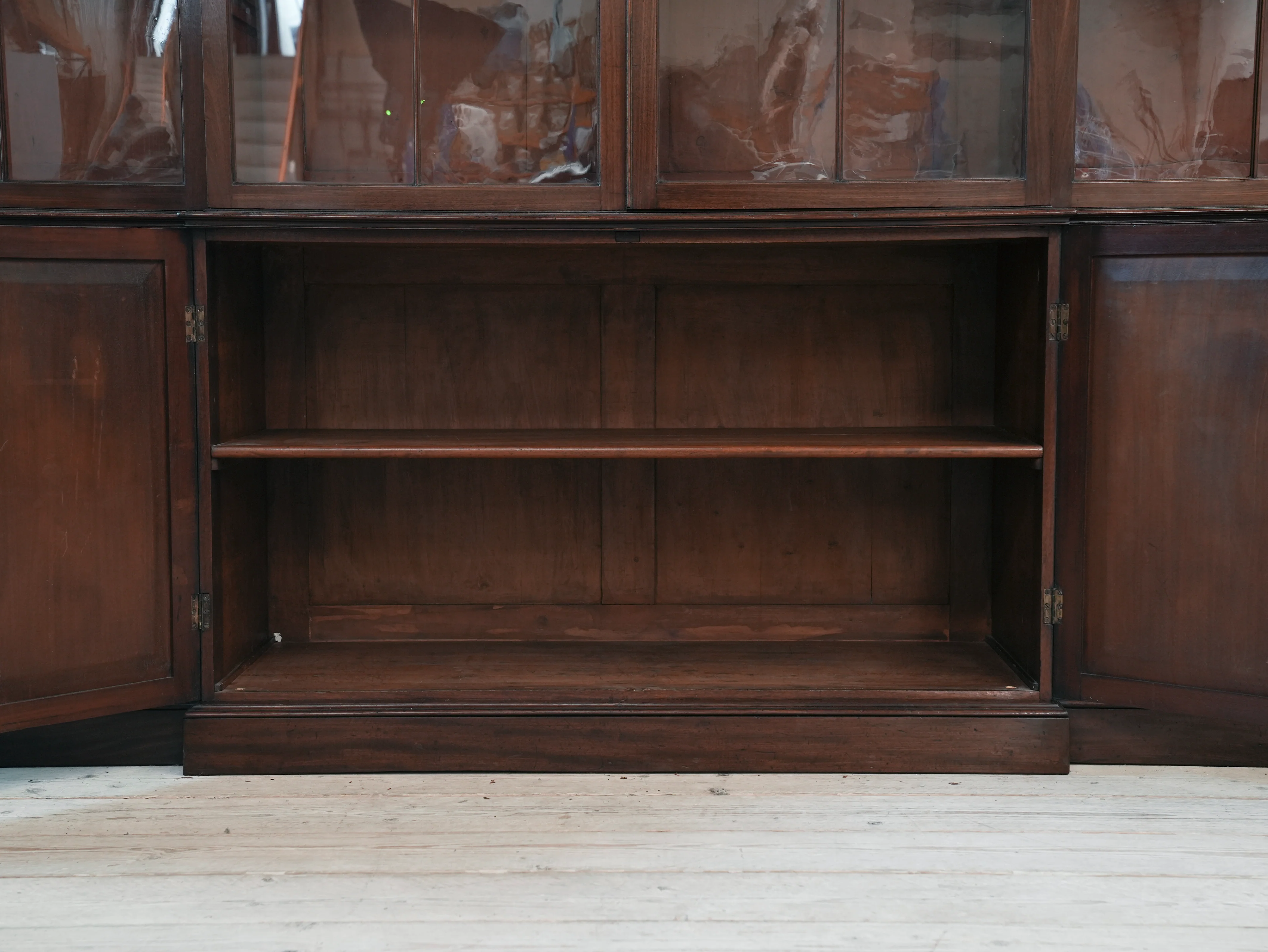 A Large George III Mahogany Breakfront Bookcase - Image 15