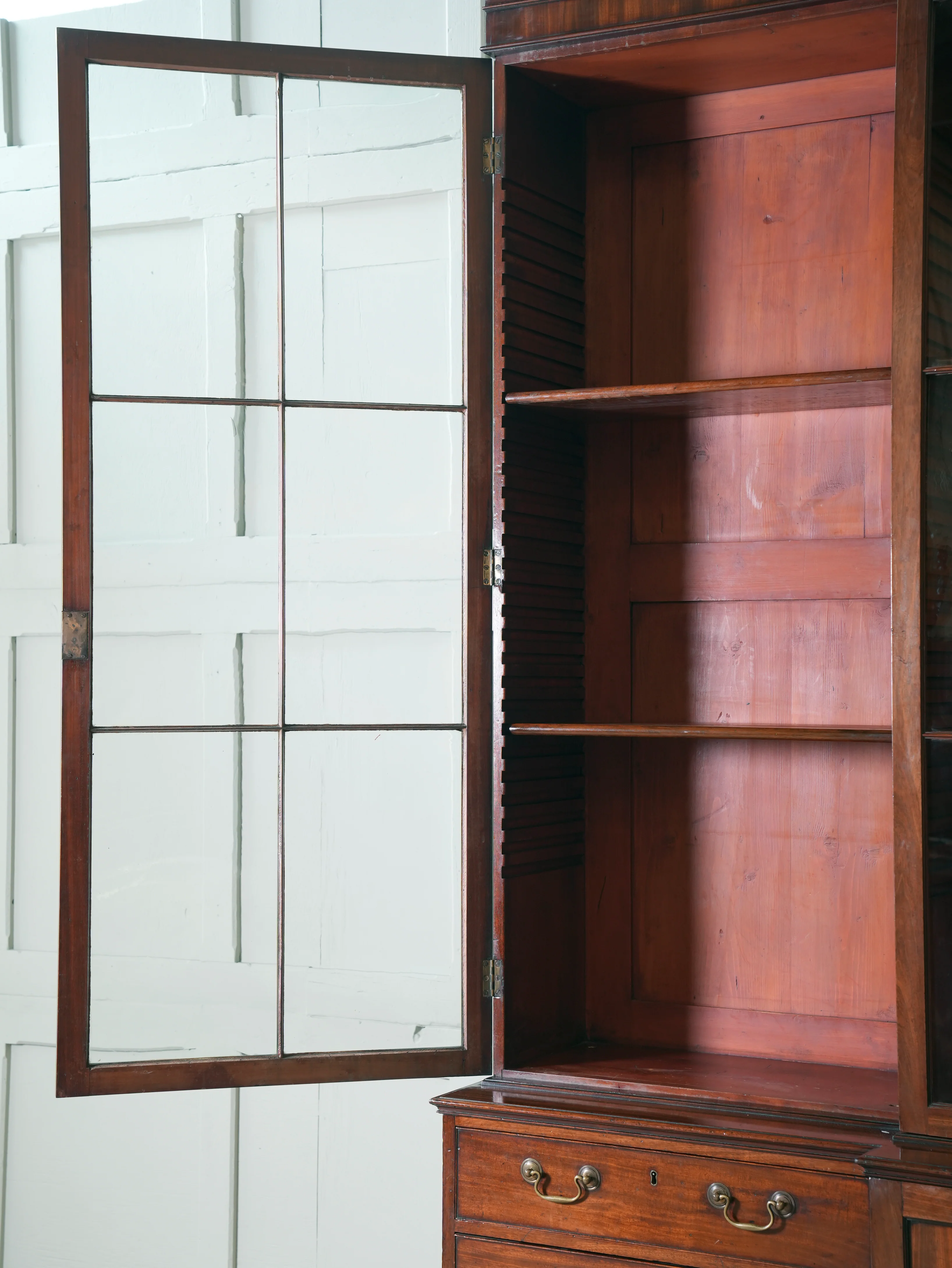A Large George III Mahogany Breakfront Bookcase - Image 7