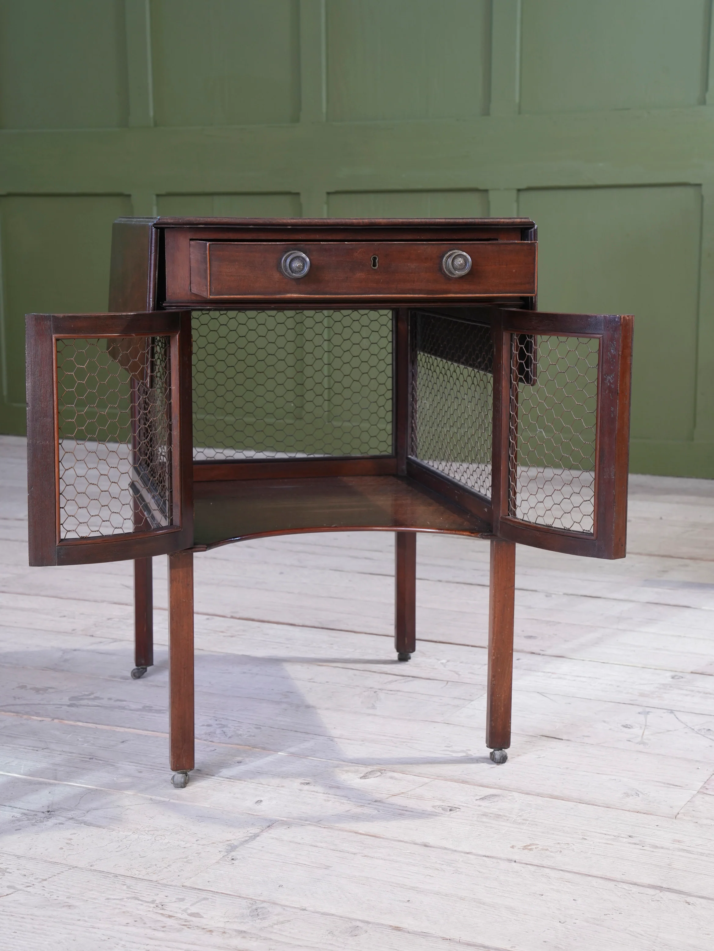 A Chippendale Period Pembroke Supper Table - Image 6