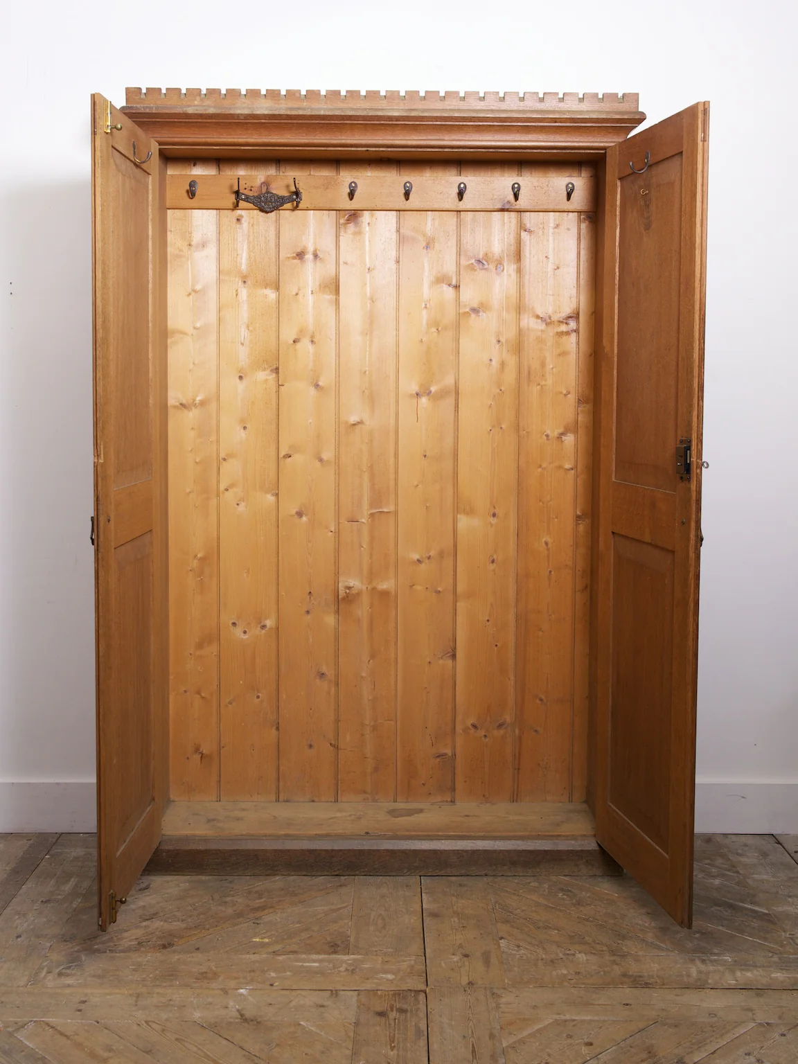 Vestment Cupboard - Image 6