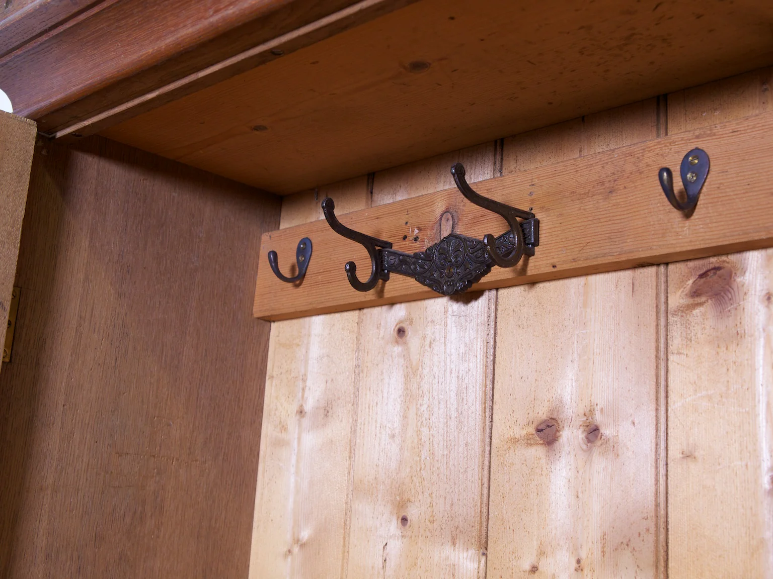 Vestment Cupboard - Image 7
