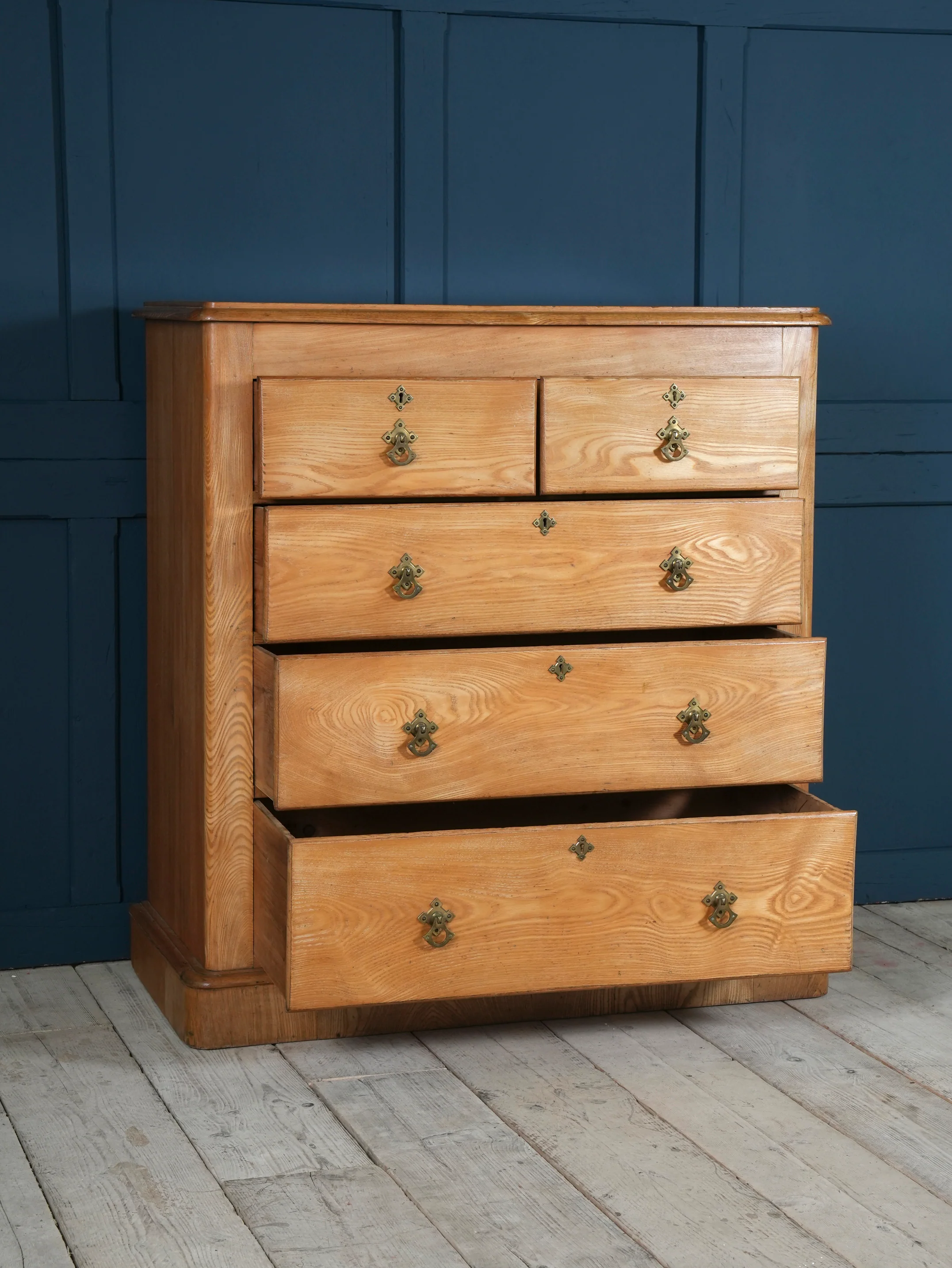 A 19th Century White Ash Chest of Drawers - Image 6