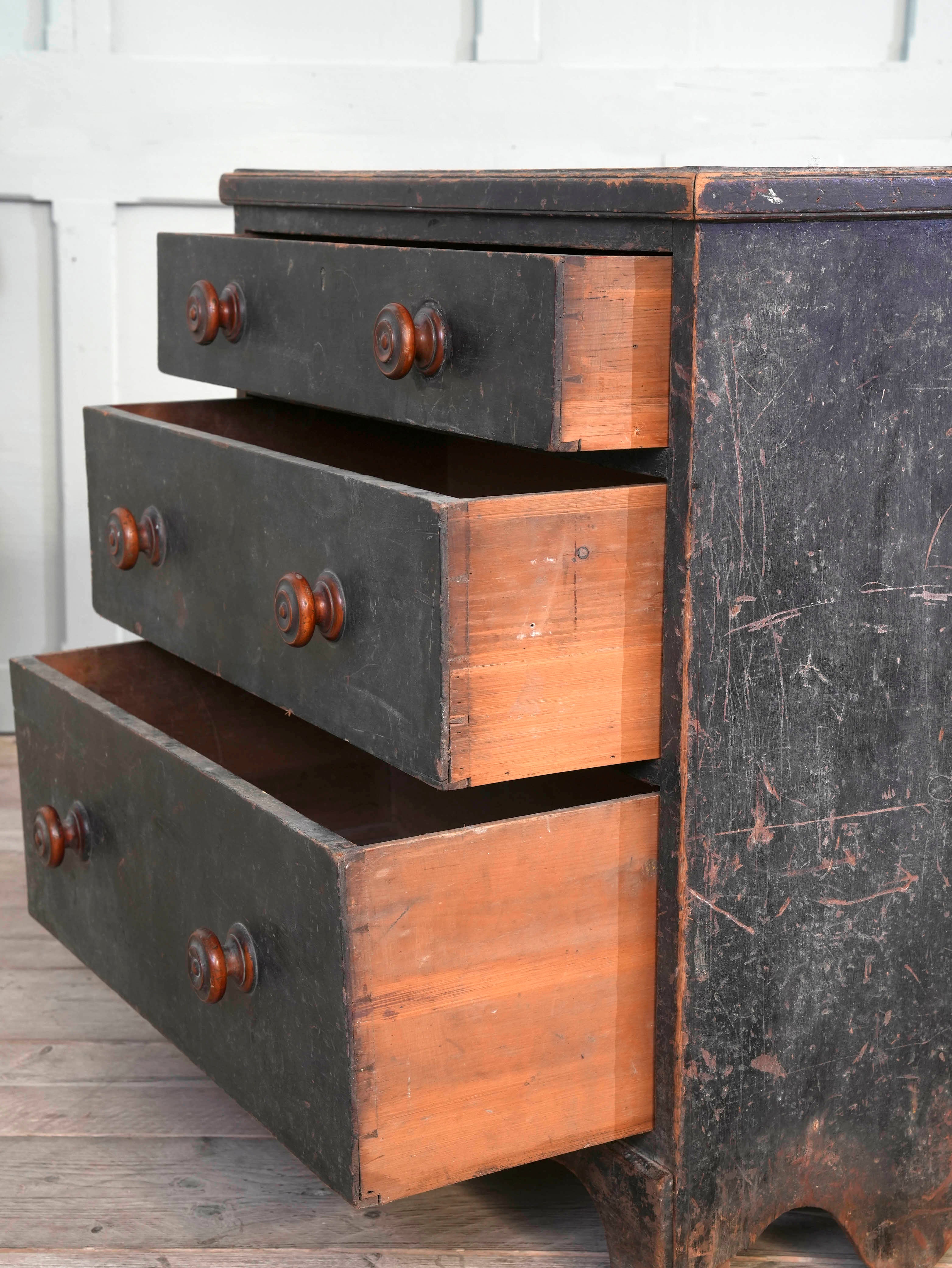 A 19th Century Painted Pine Chest of Drawers - Image 5