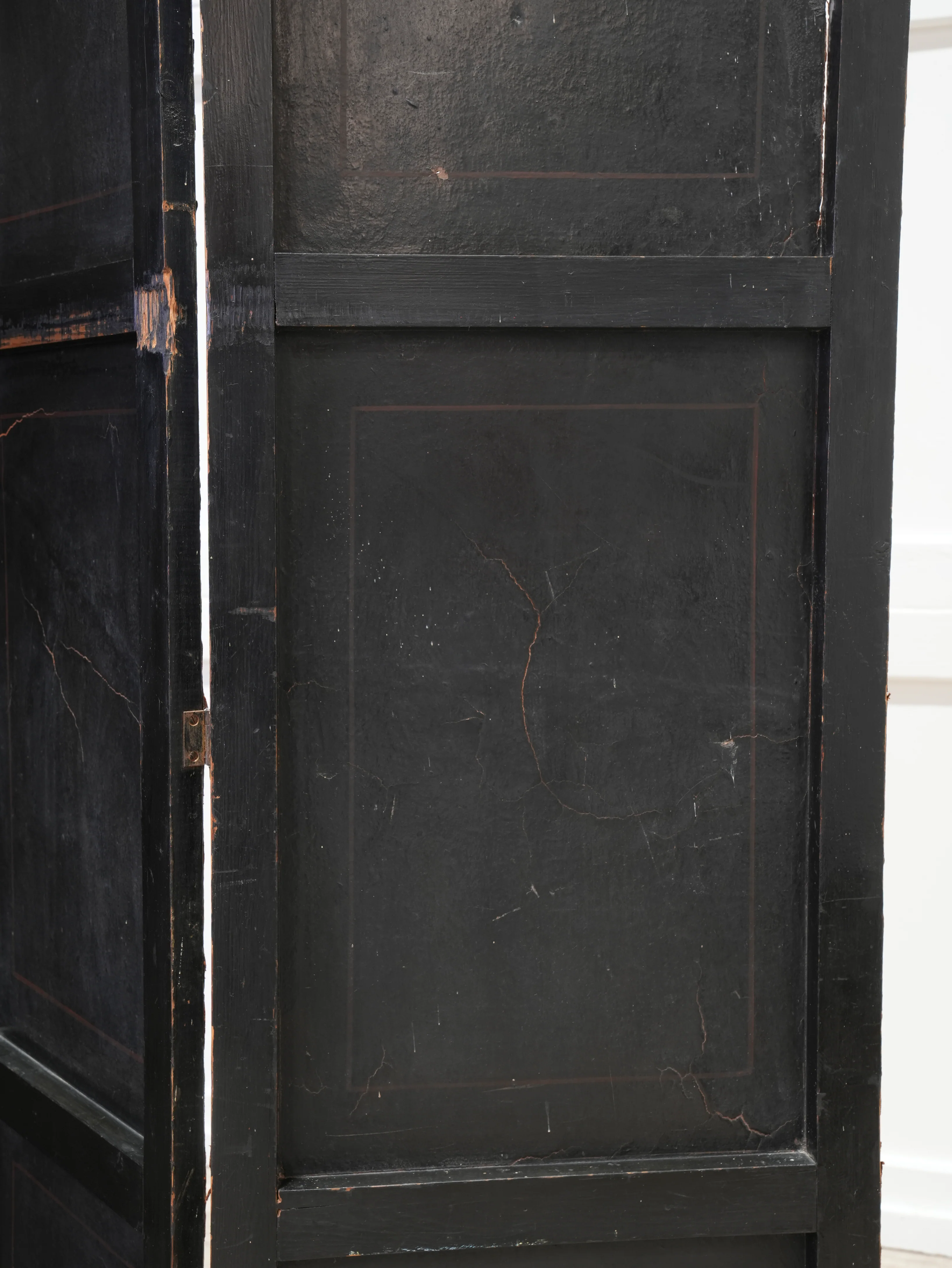 A 19th Century Leather Chinoiserie Room Screen - Image 15