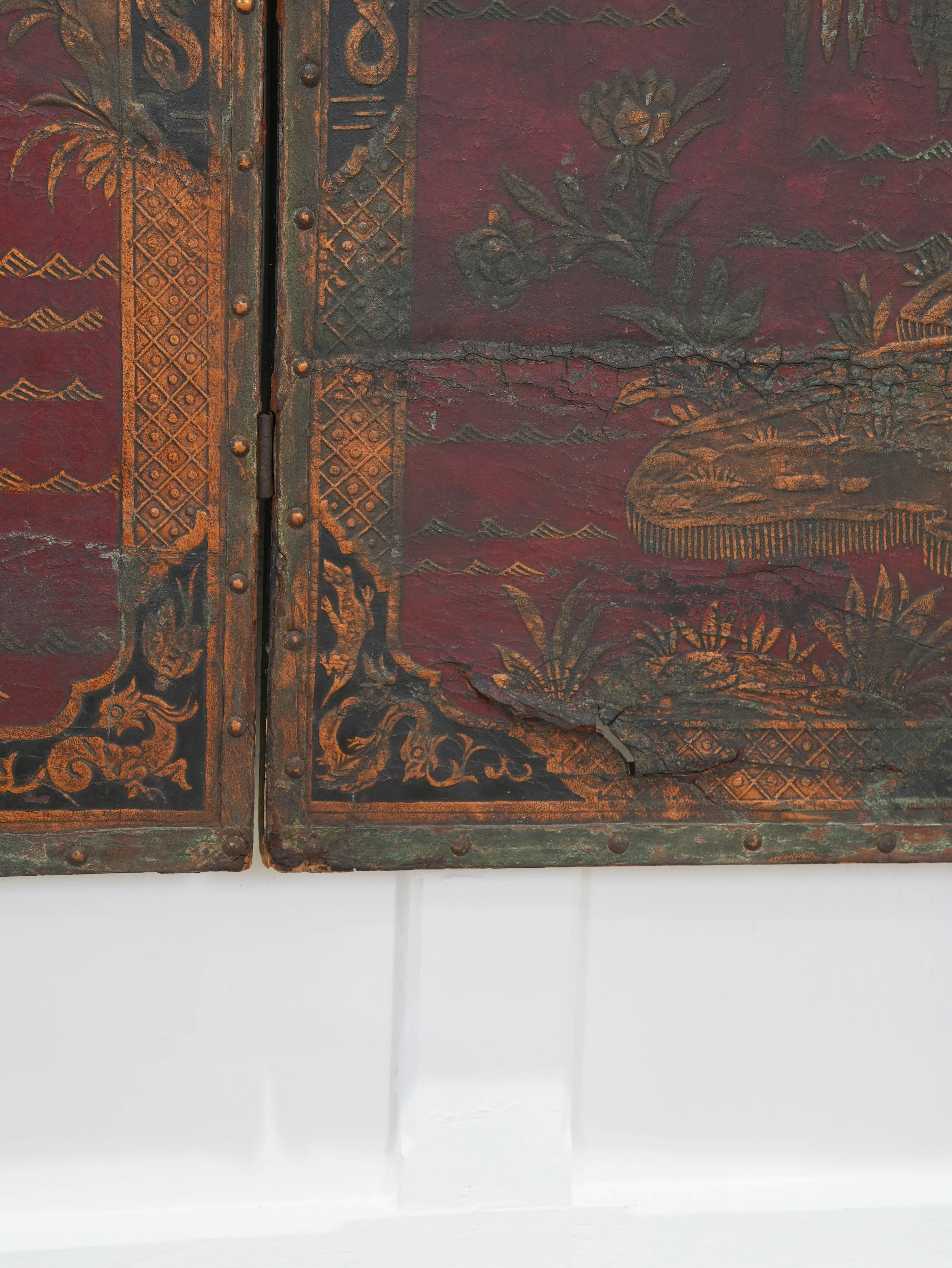 A 19th Century Leather Chinoiserie Room Screen - Image 21