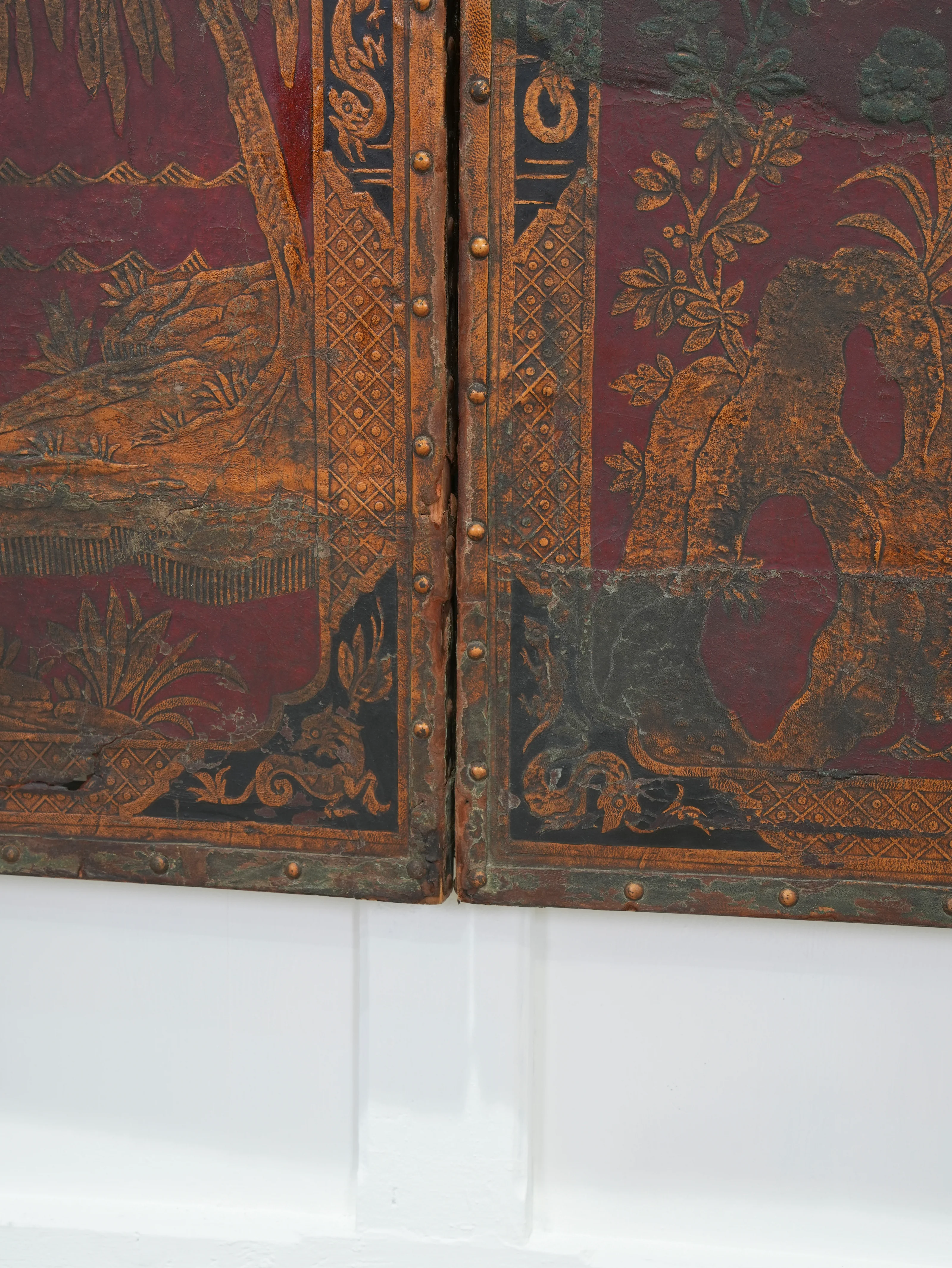 A 19th Century Leather Chinoiserie Room Screen - Image 22