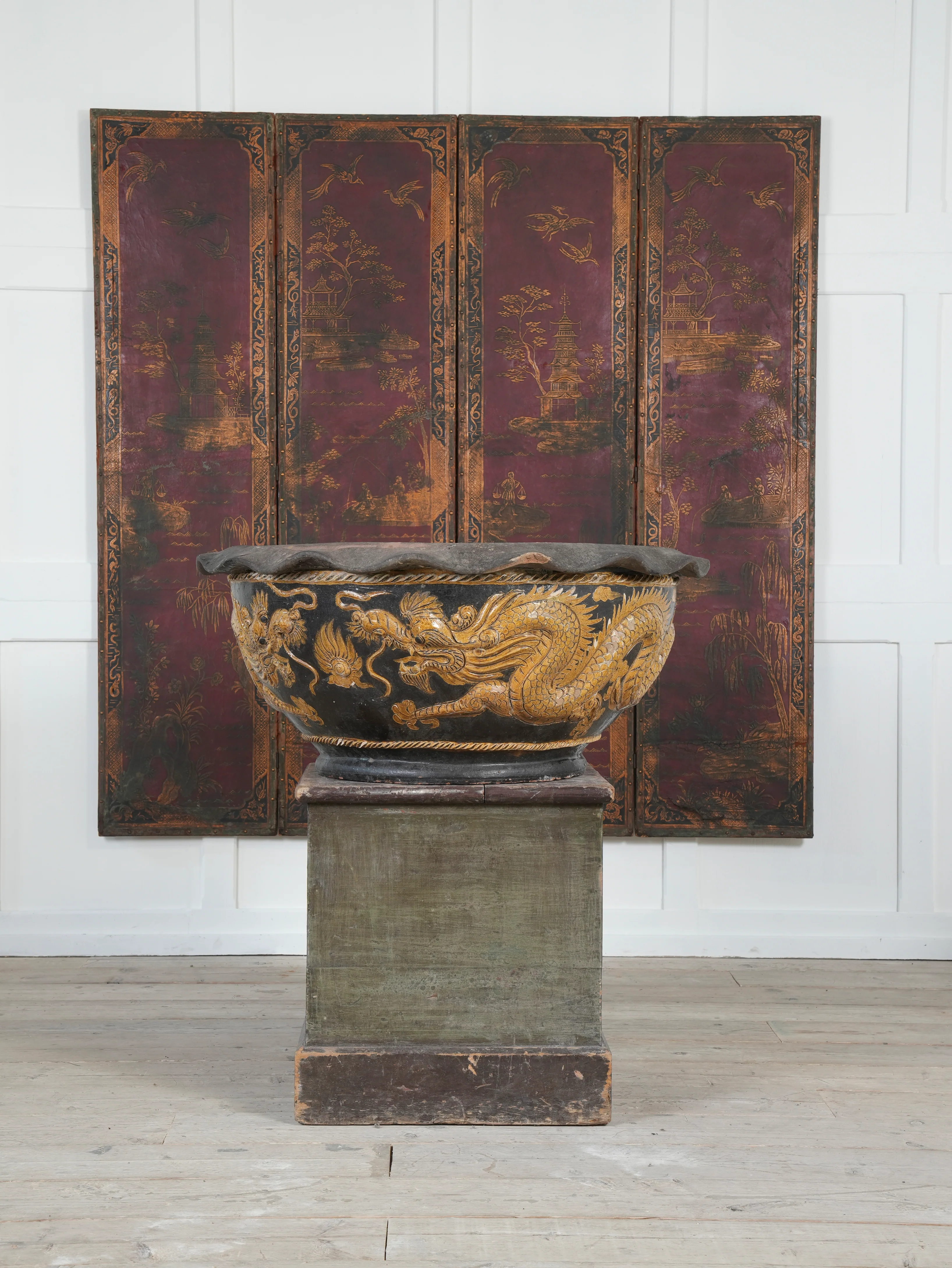 A 19th Century Leather Chinoiserie Room Screen - Image 23