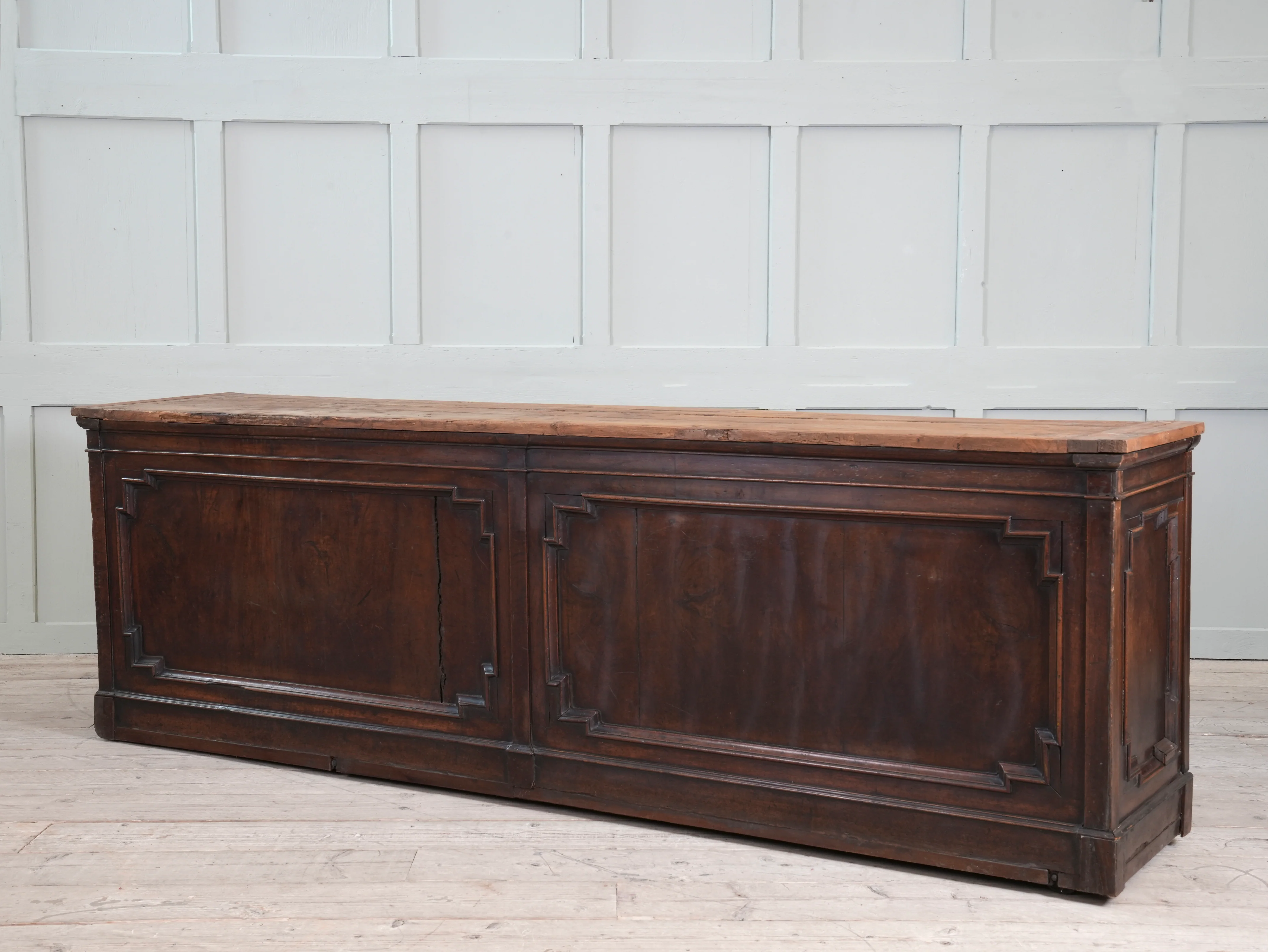 A 19th Century Italian Shop Counter - Image 17