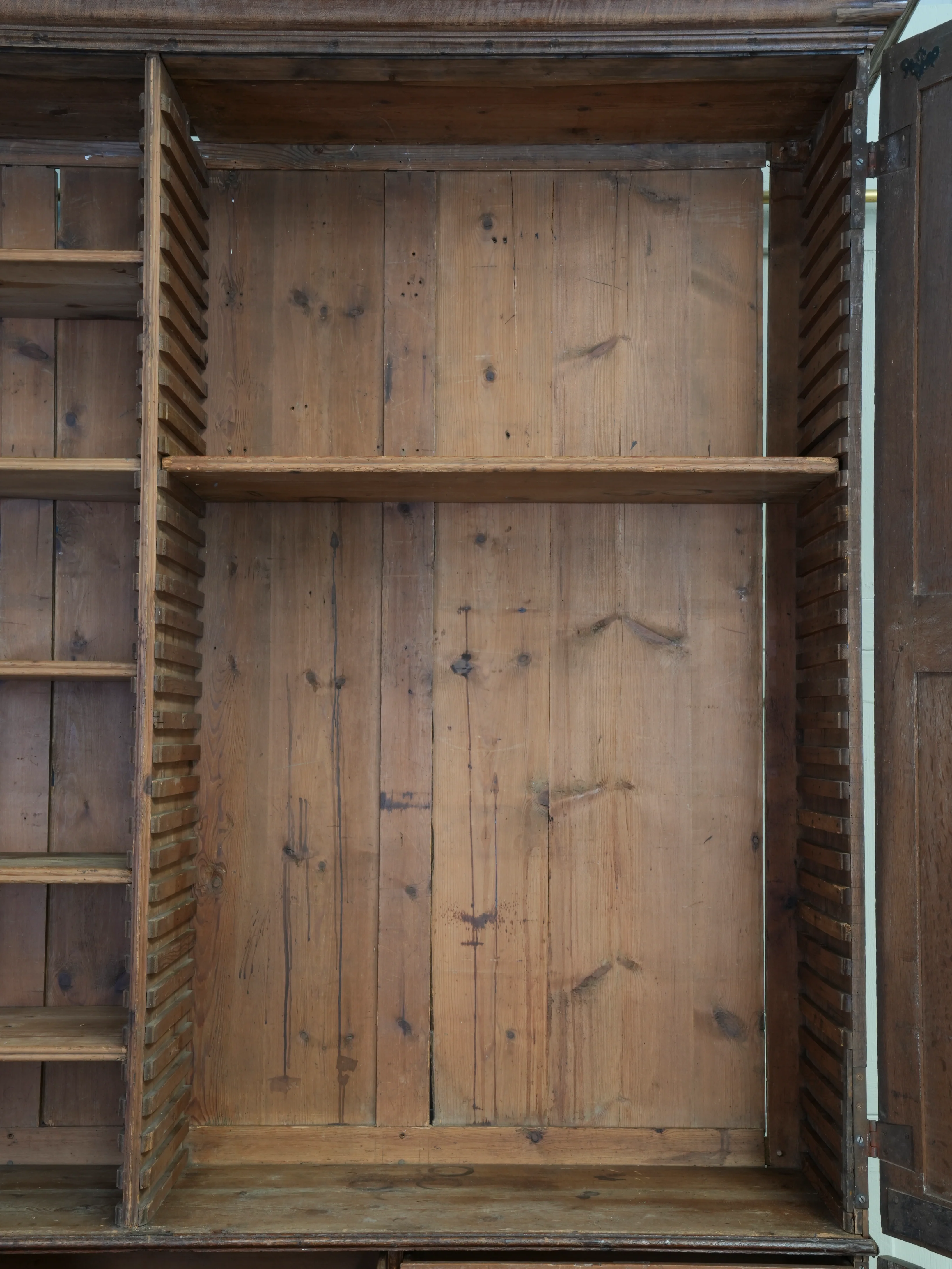 A George II Oak Housekeepers Cupboard - Image 12