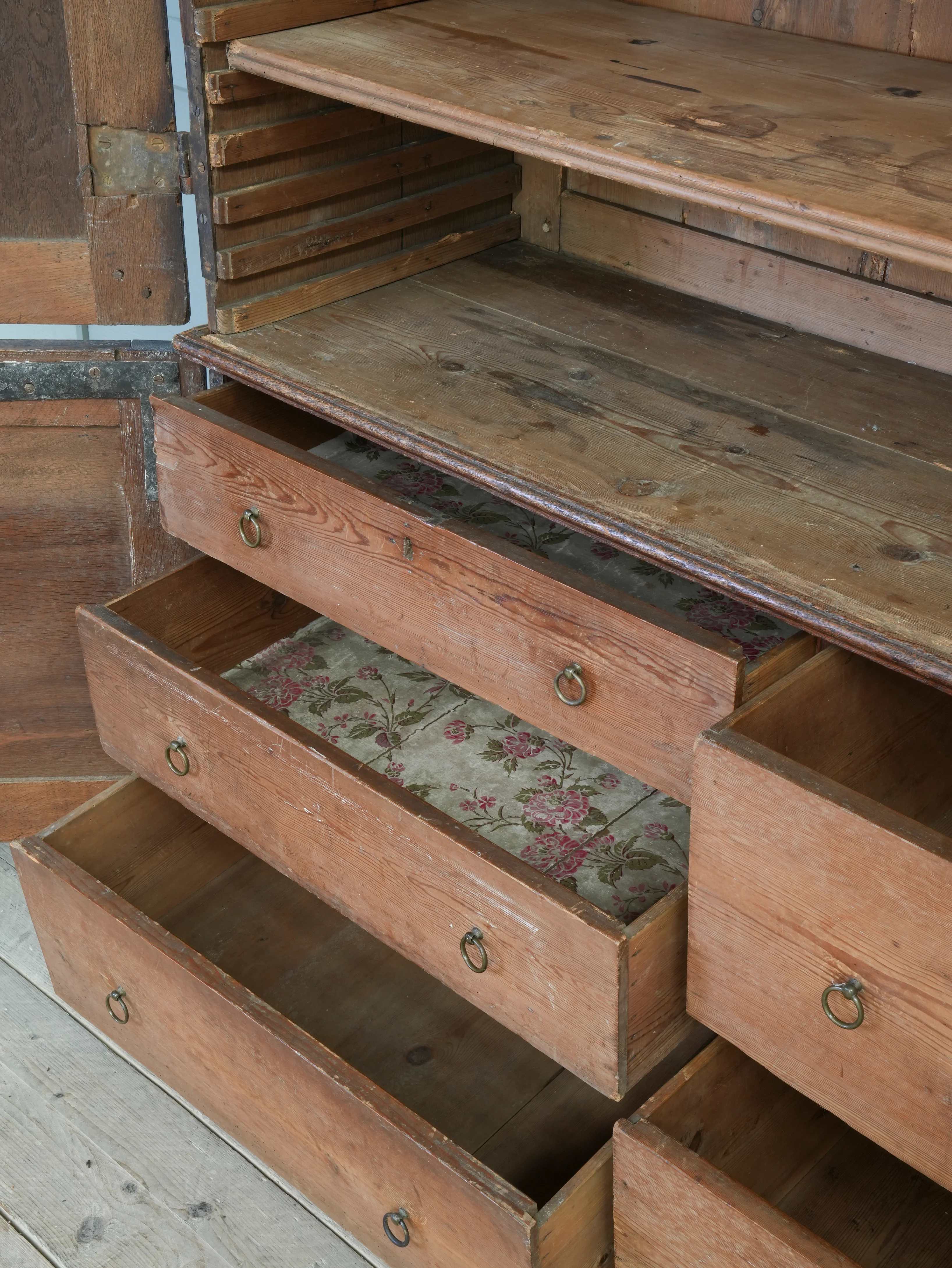 A George II Oak Housekeepers Cupboard - Image 13