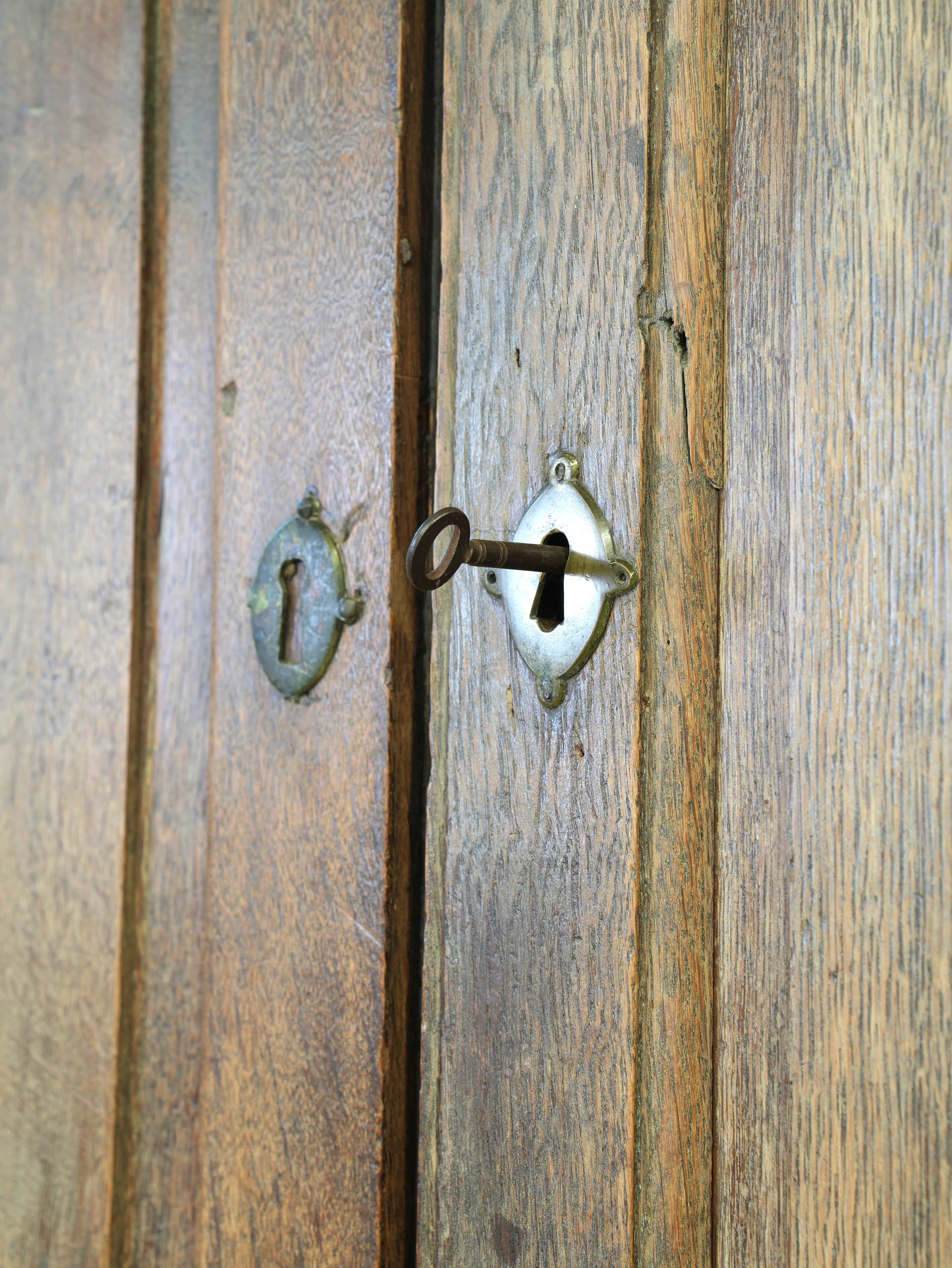 A George II Oak Housekeepers Cupboard - Image 29