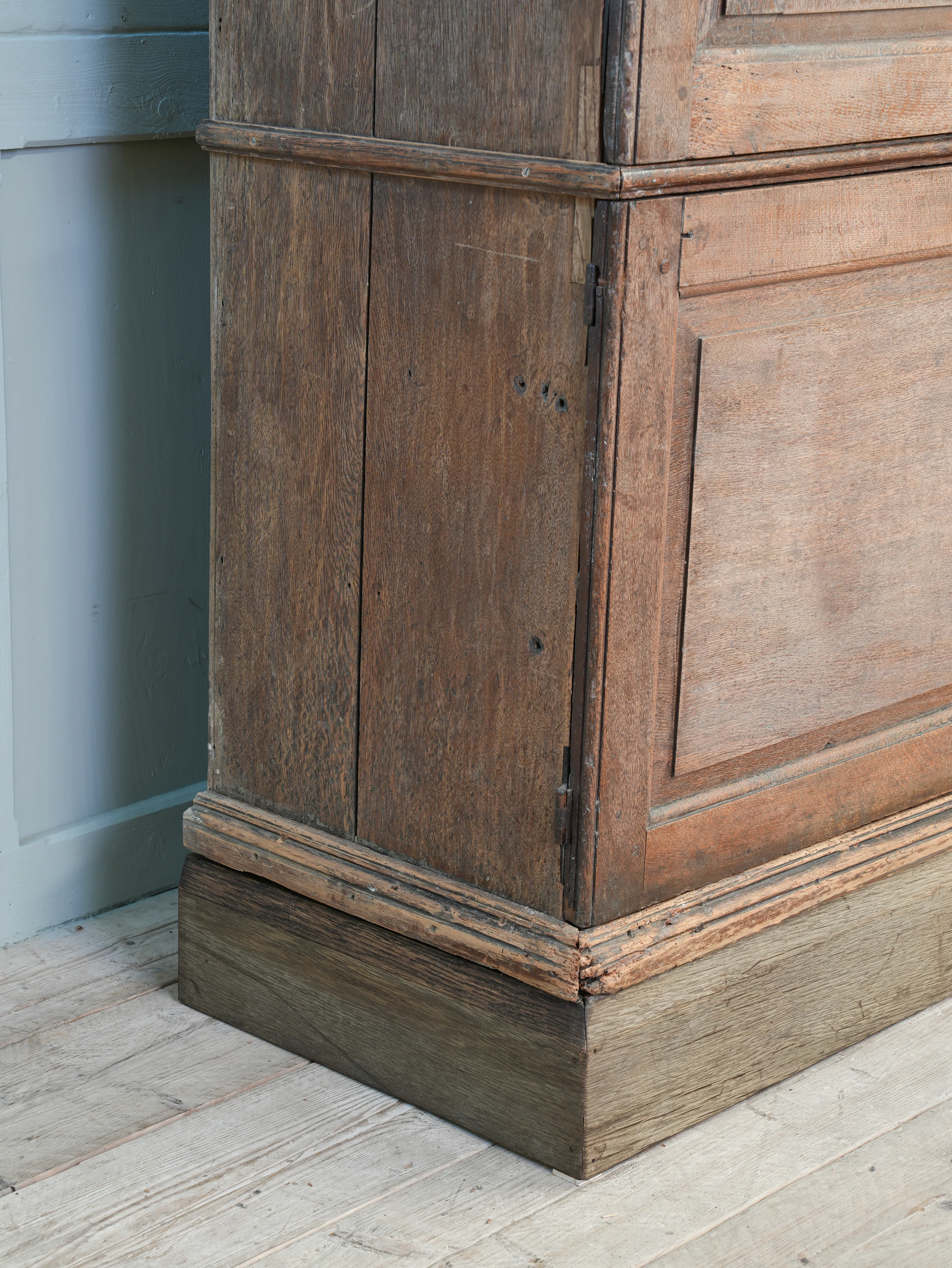 A George II Oak Housekeepers Cupboard - Image 30