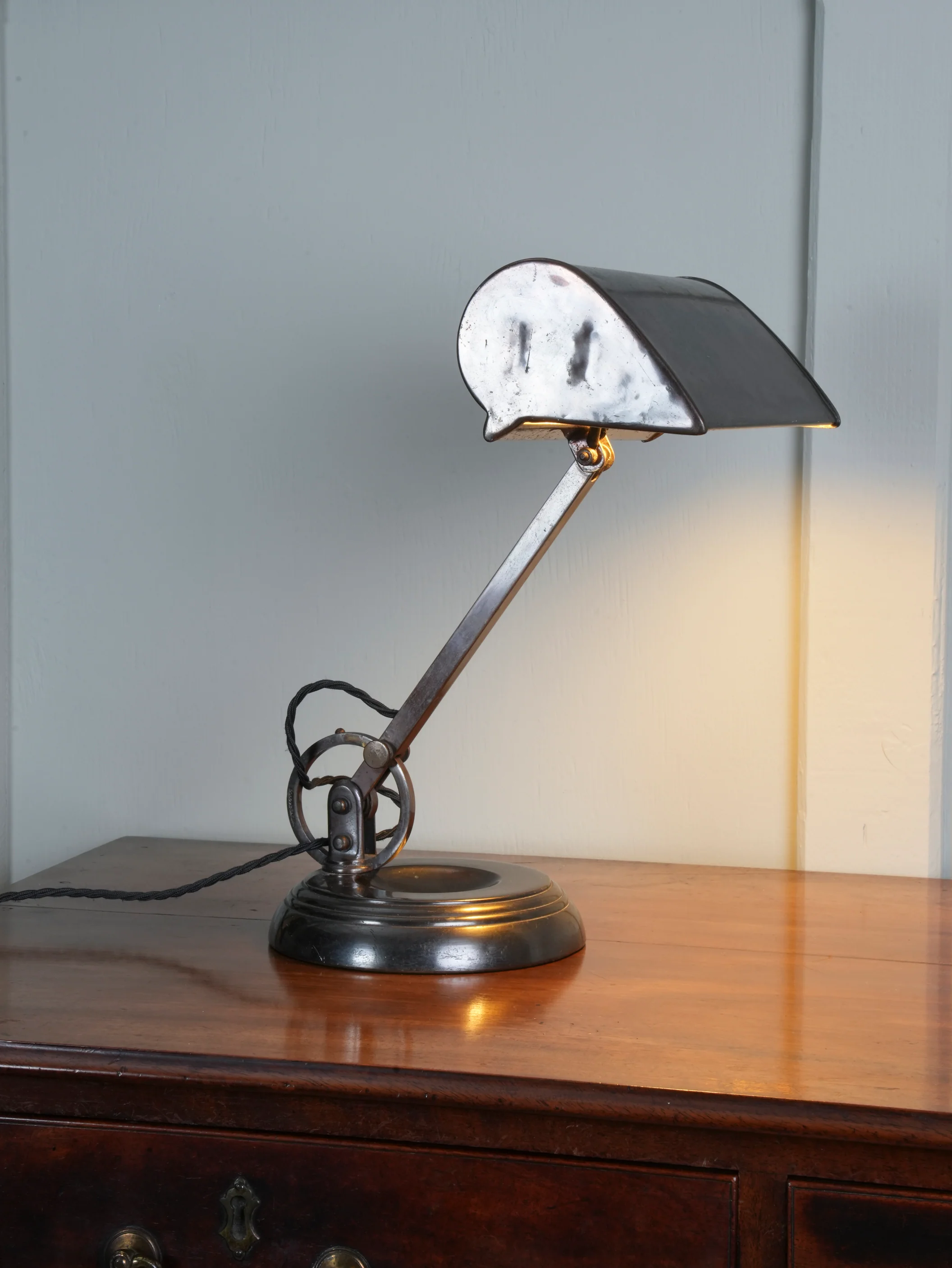 A 1930s Brass Bankers Desk Lamp - Image 2