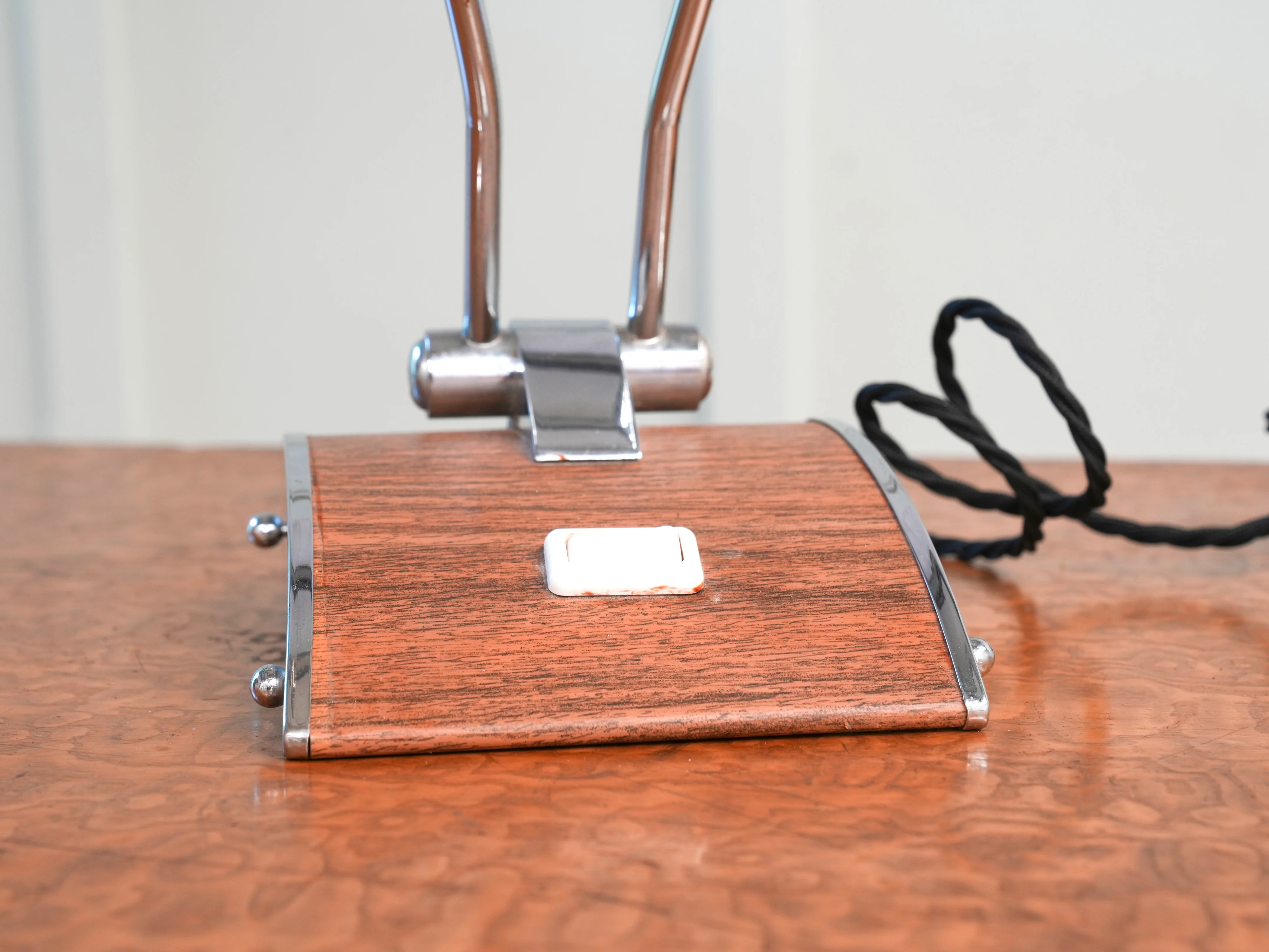 An Eileen Grey Desk Light - Image 12