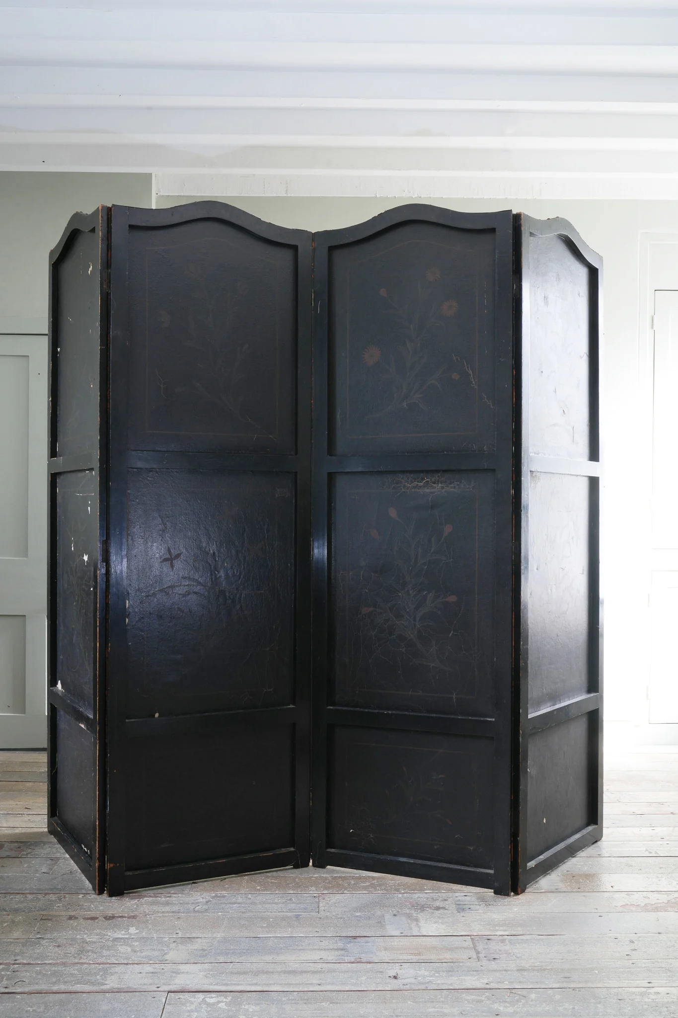 An 18th Century Leather Room Screen - Image 12