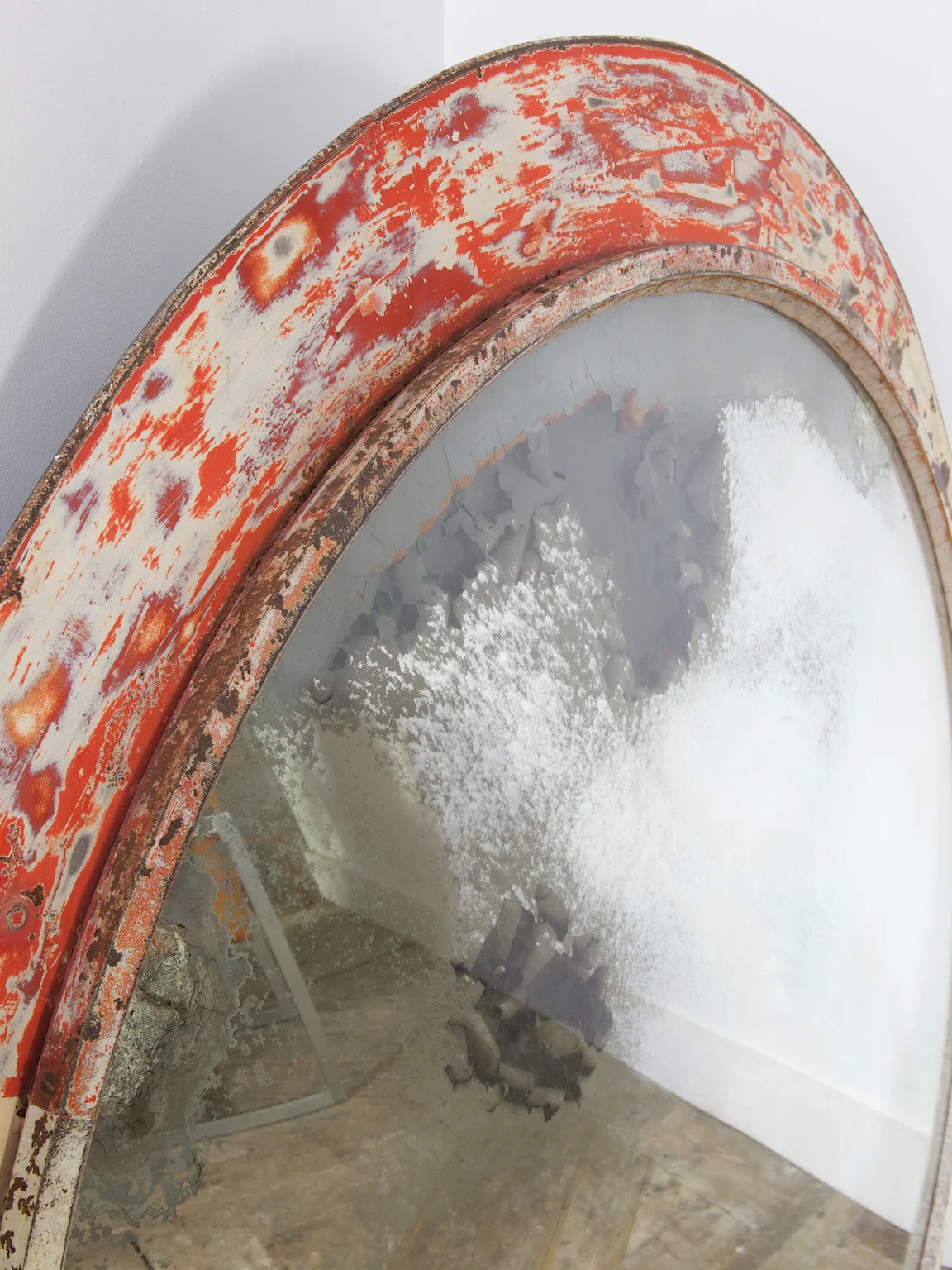 Large Convex Mirror