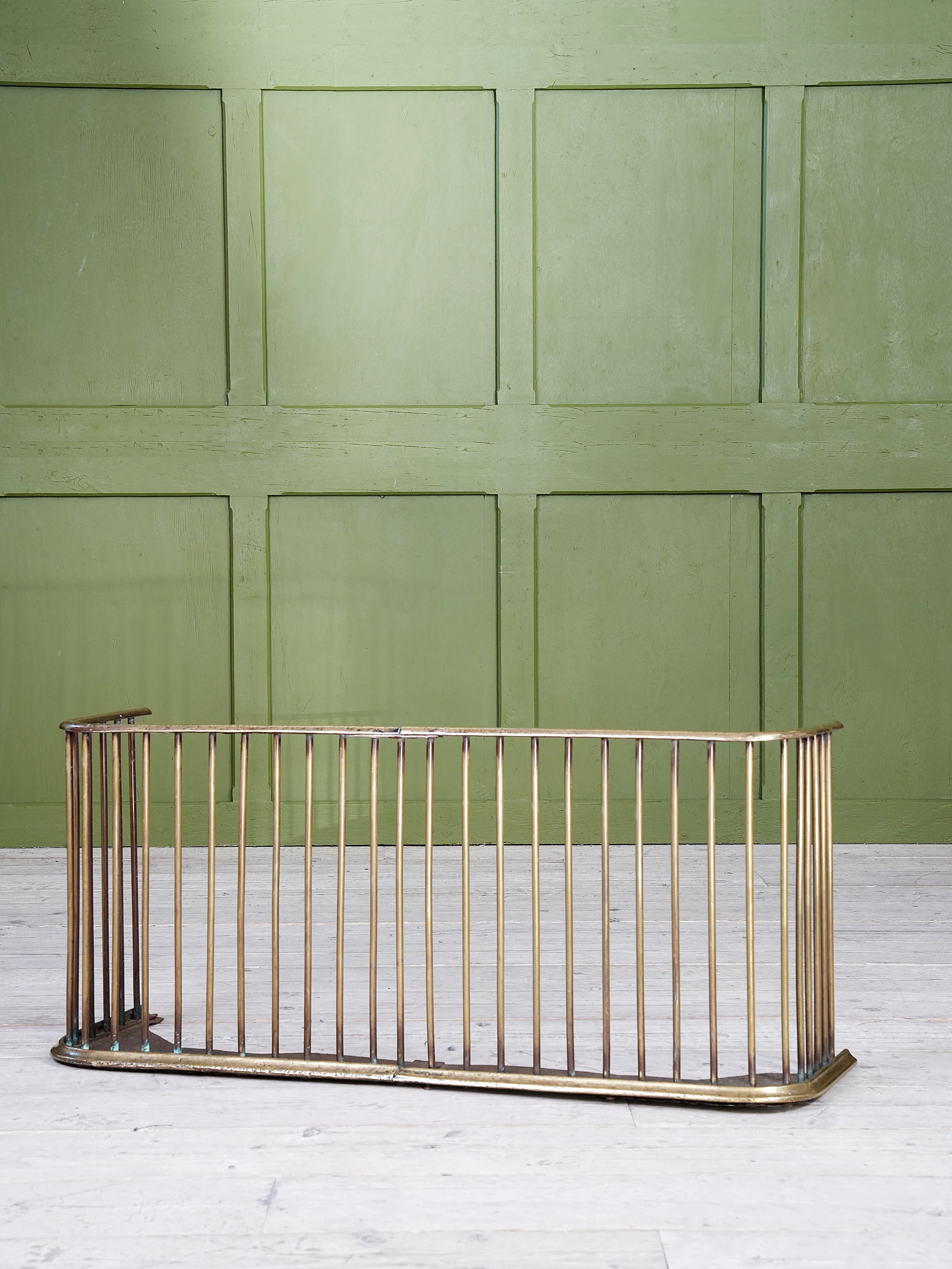 A 19th Century Brass Fender - Image 3