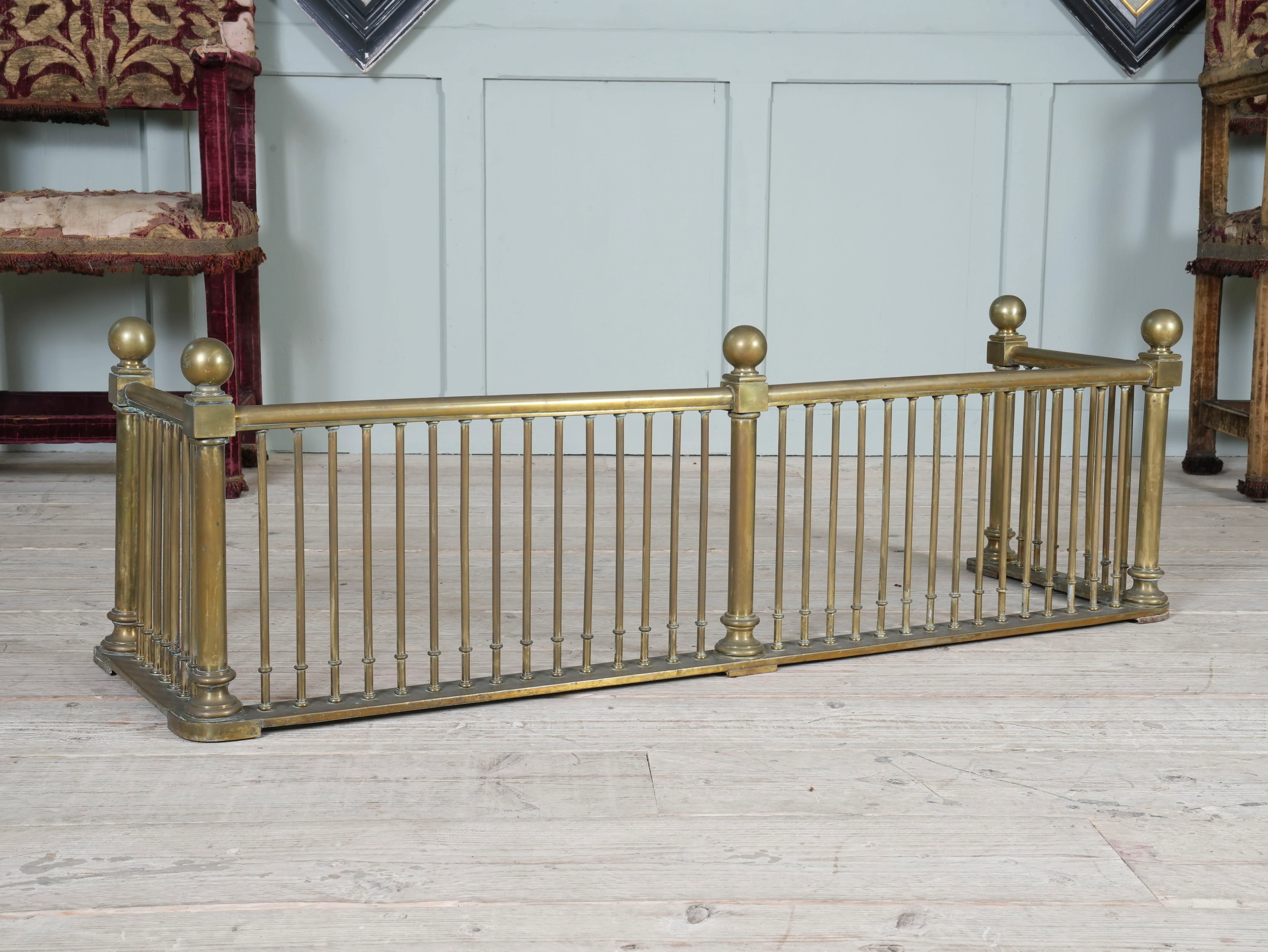 A 19th Century Brass Fender - Image 4