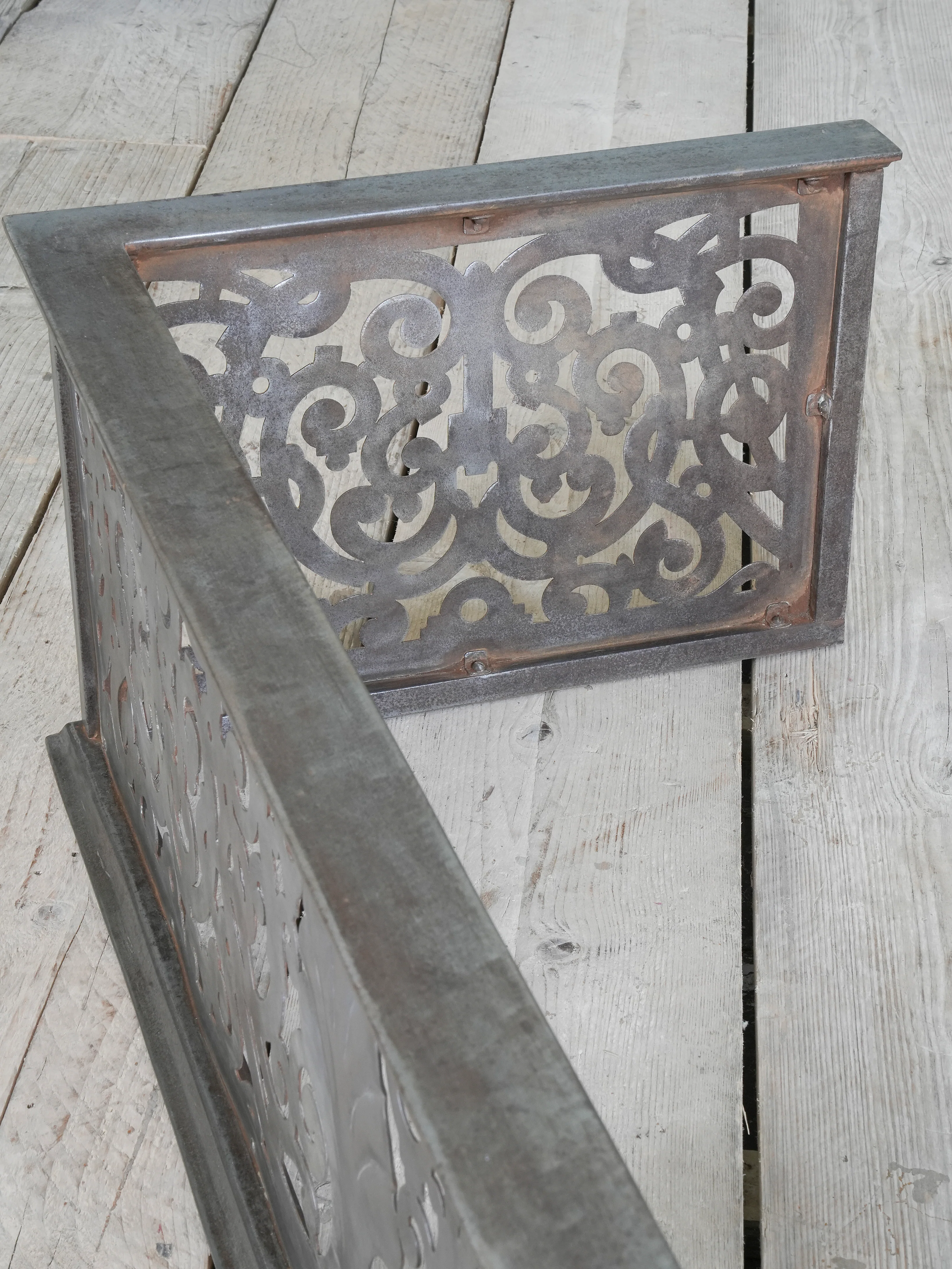 An Edwardian Pierced Steel Fireplace Fender - Image 10