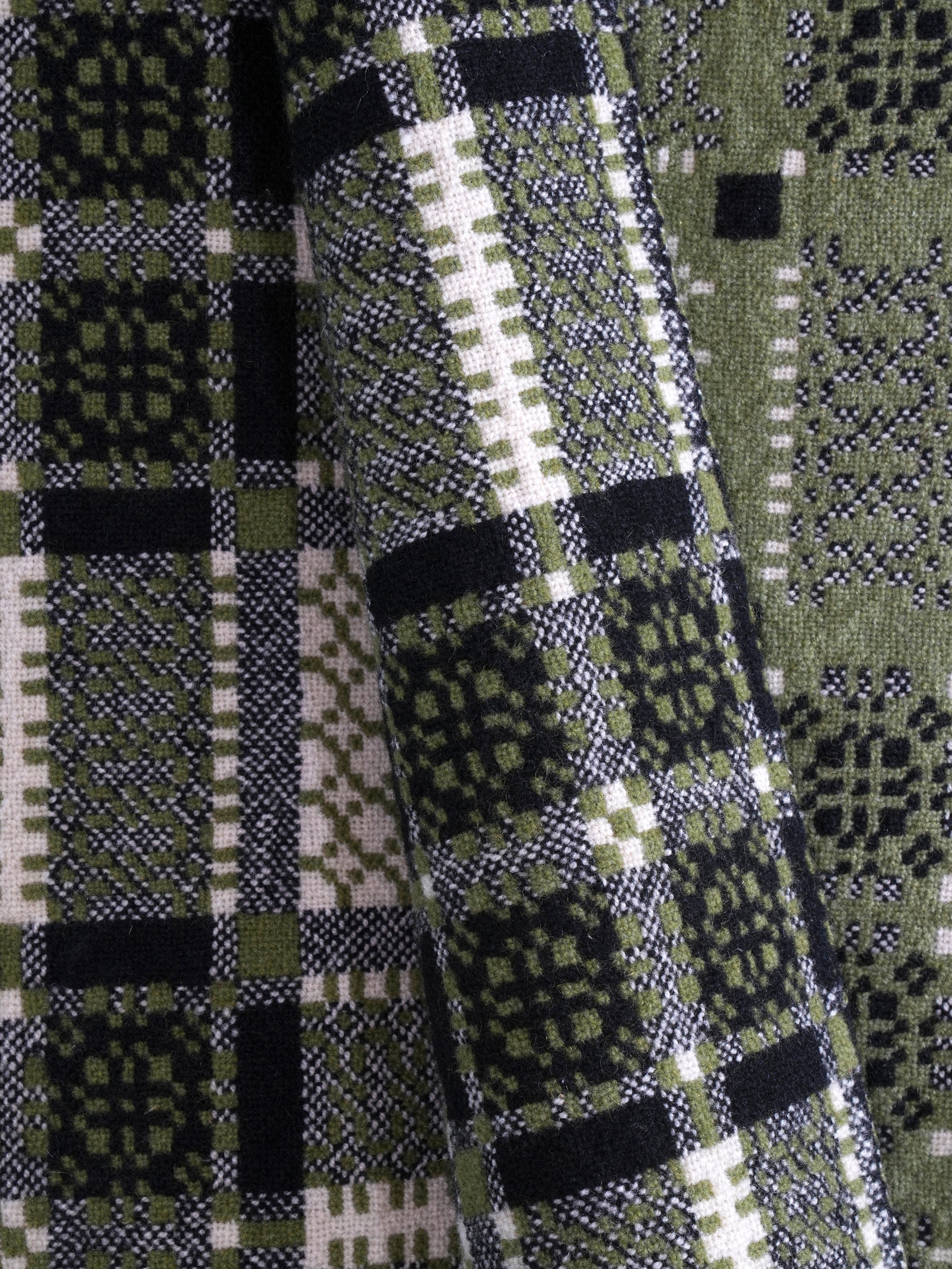 A Welsh Tapestry Blanket - Image 4