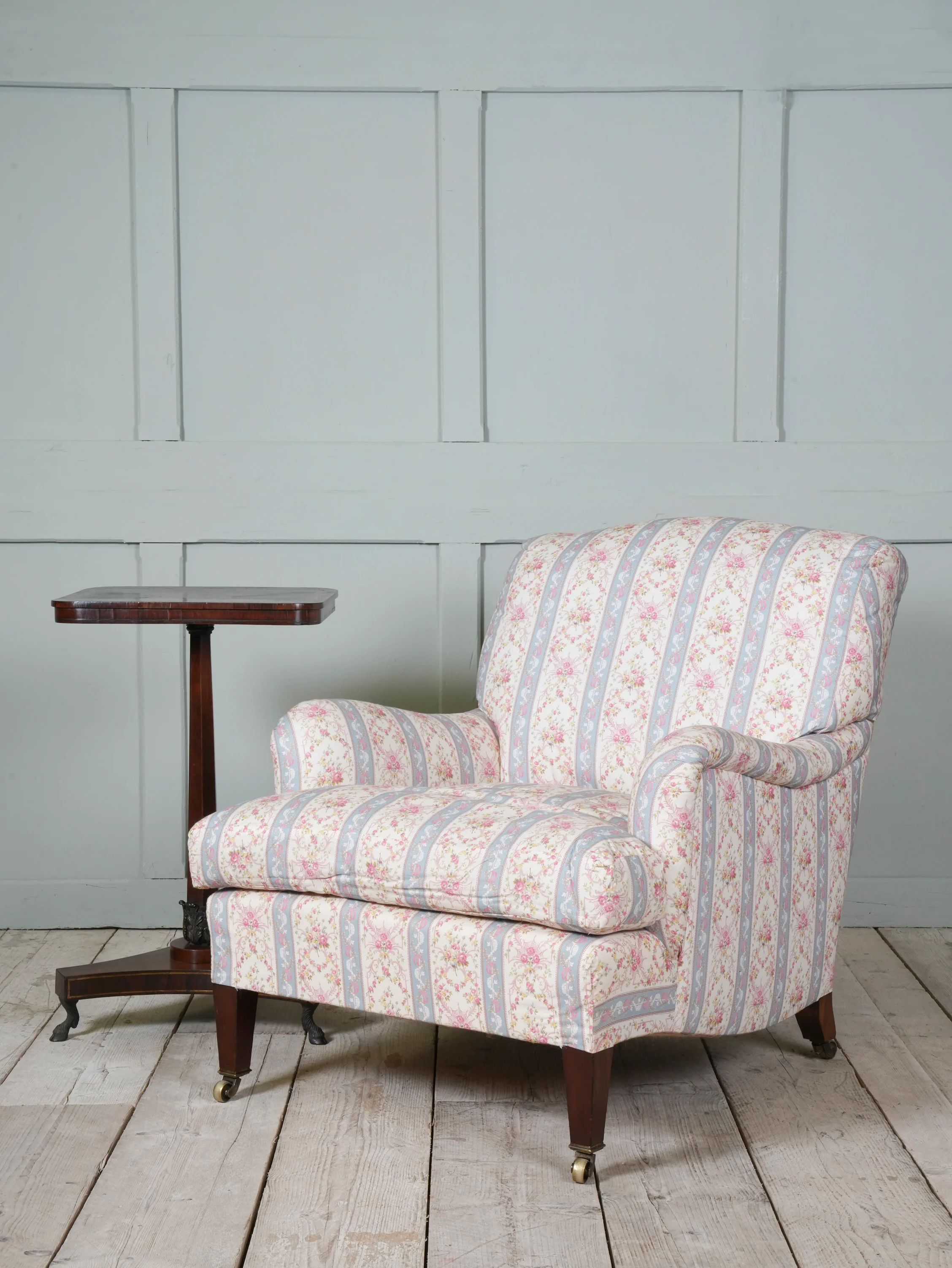 A Howard and Son's Bridgewater Armchair - Image 11