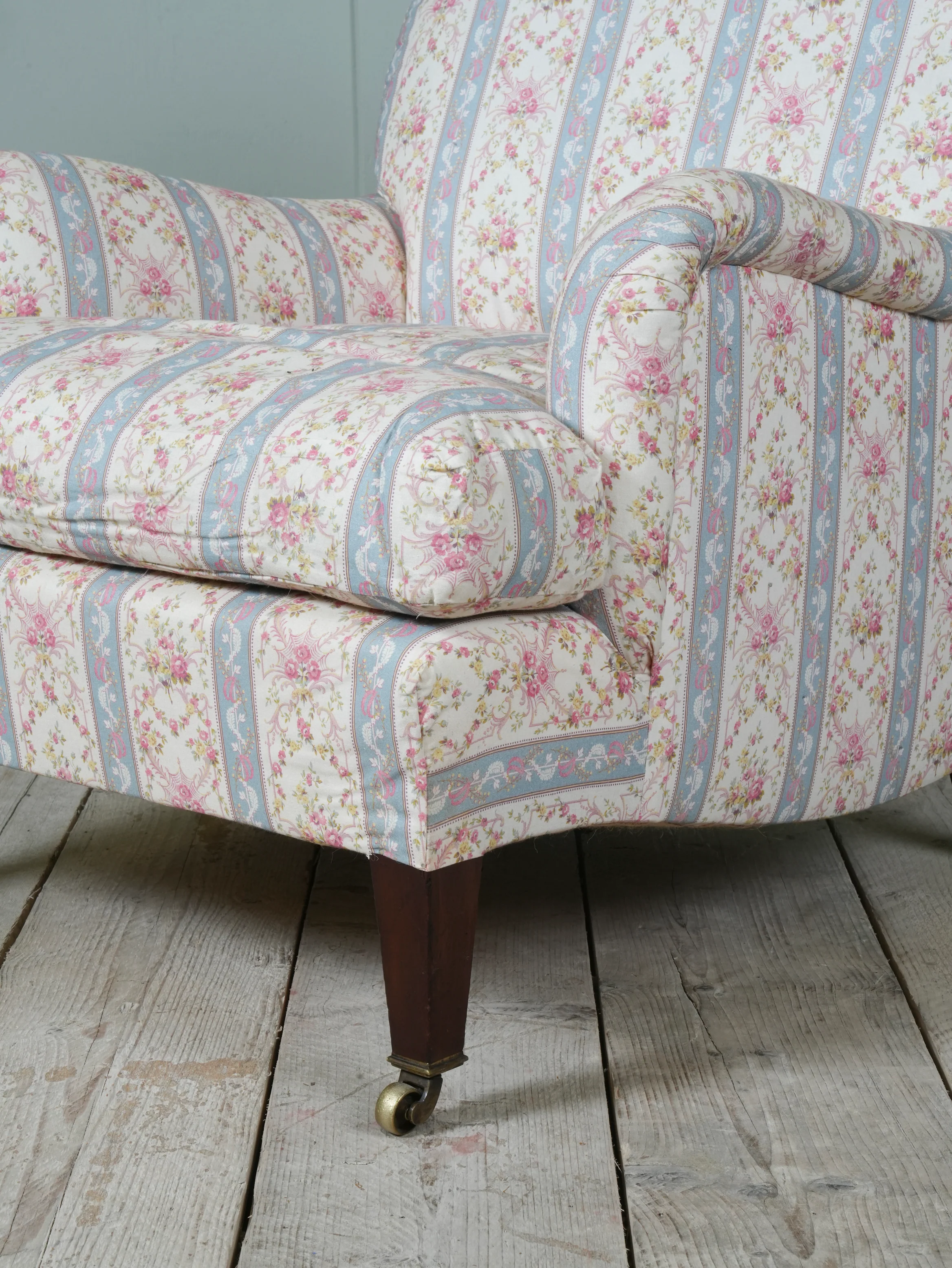 A Howard and Son's Bridgewater Armchair - Image 7