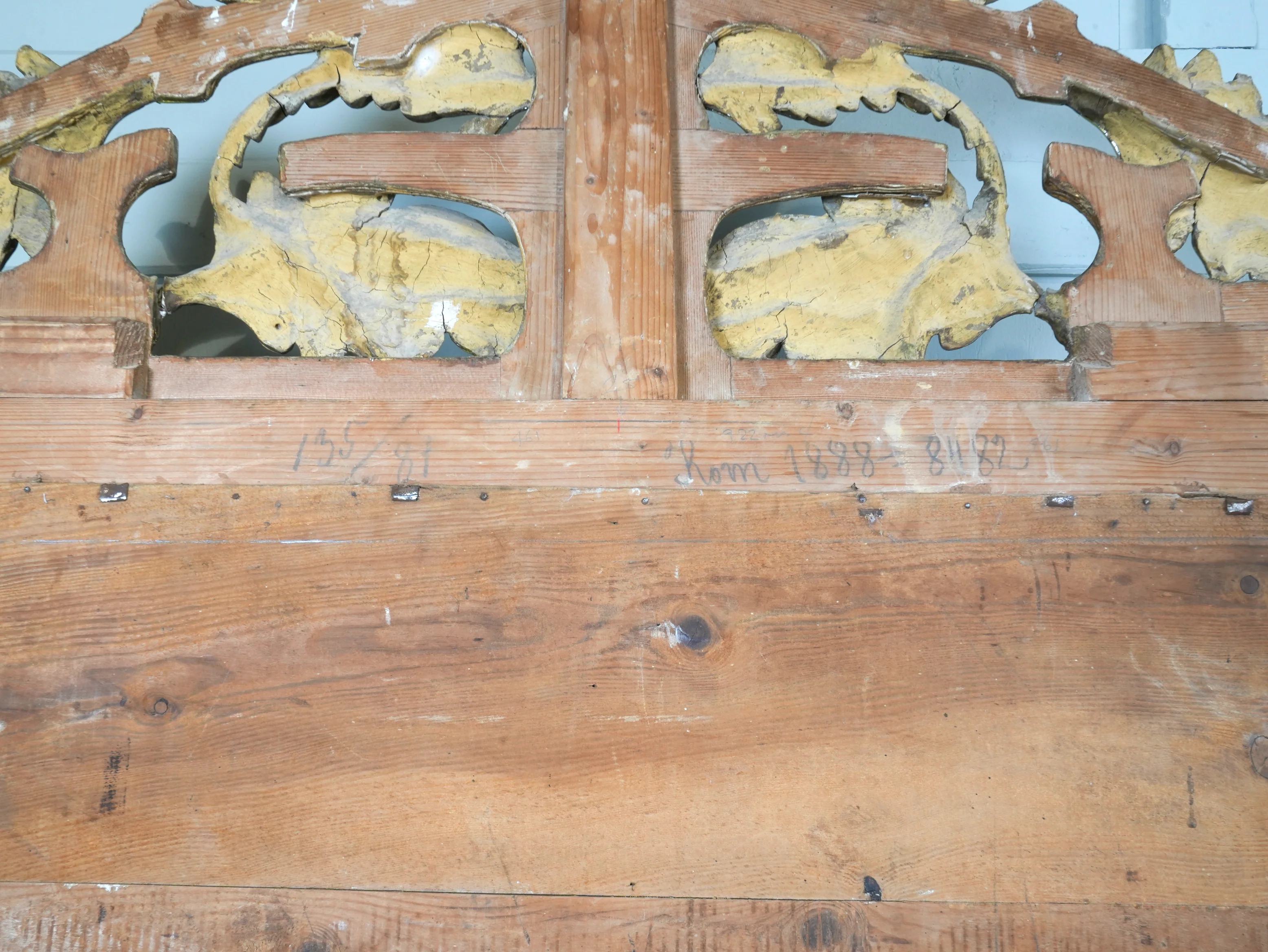 A 19th Century Baltic Faux Timber Gilt Mirror - Image 19