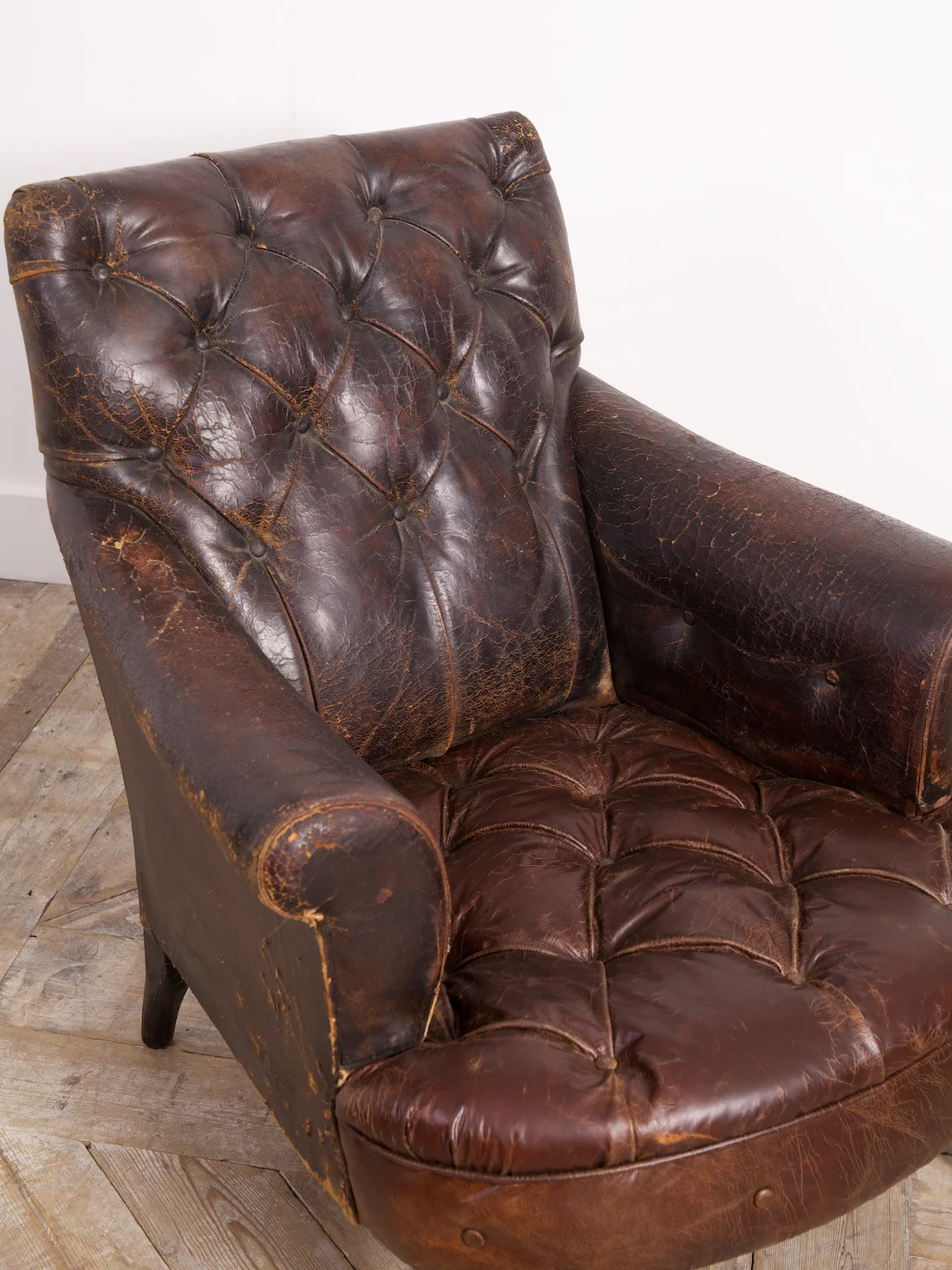 Buttoned Leather Armchair - Image 3