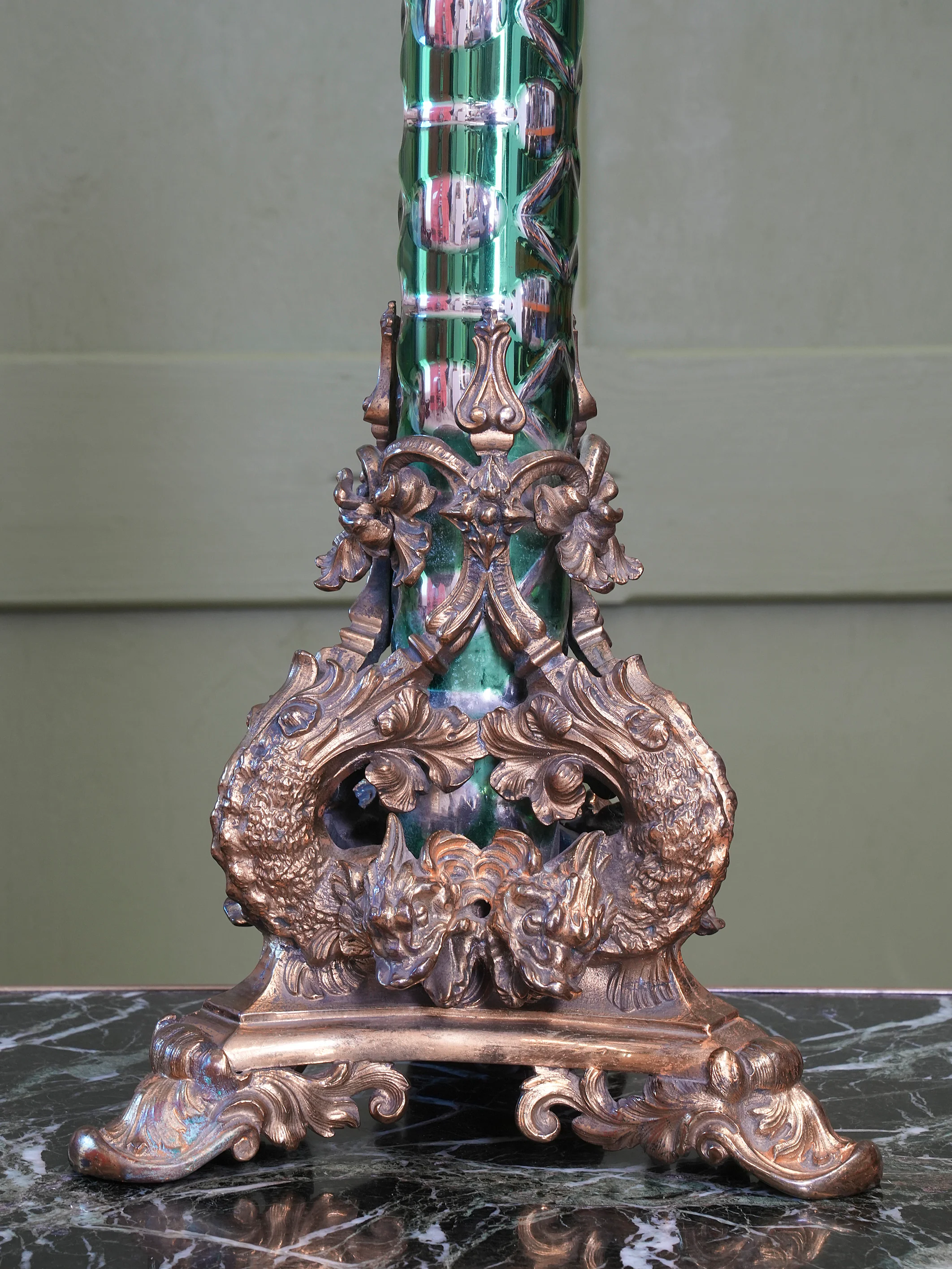 A large Scale 19th Century Cut Glass Table Lamp - Image 8