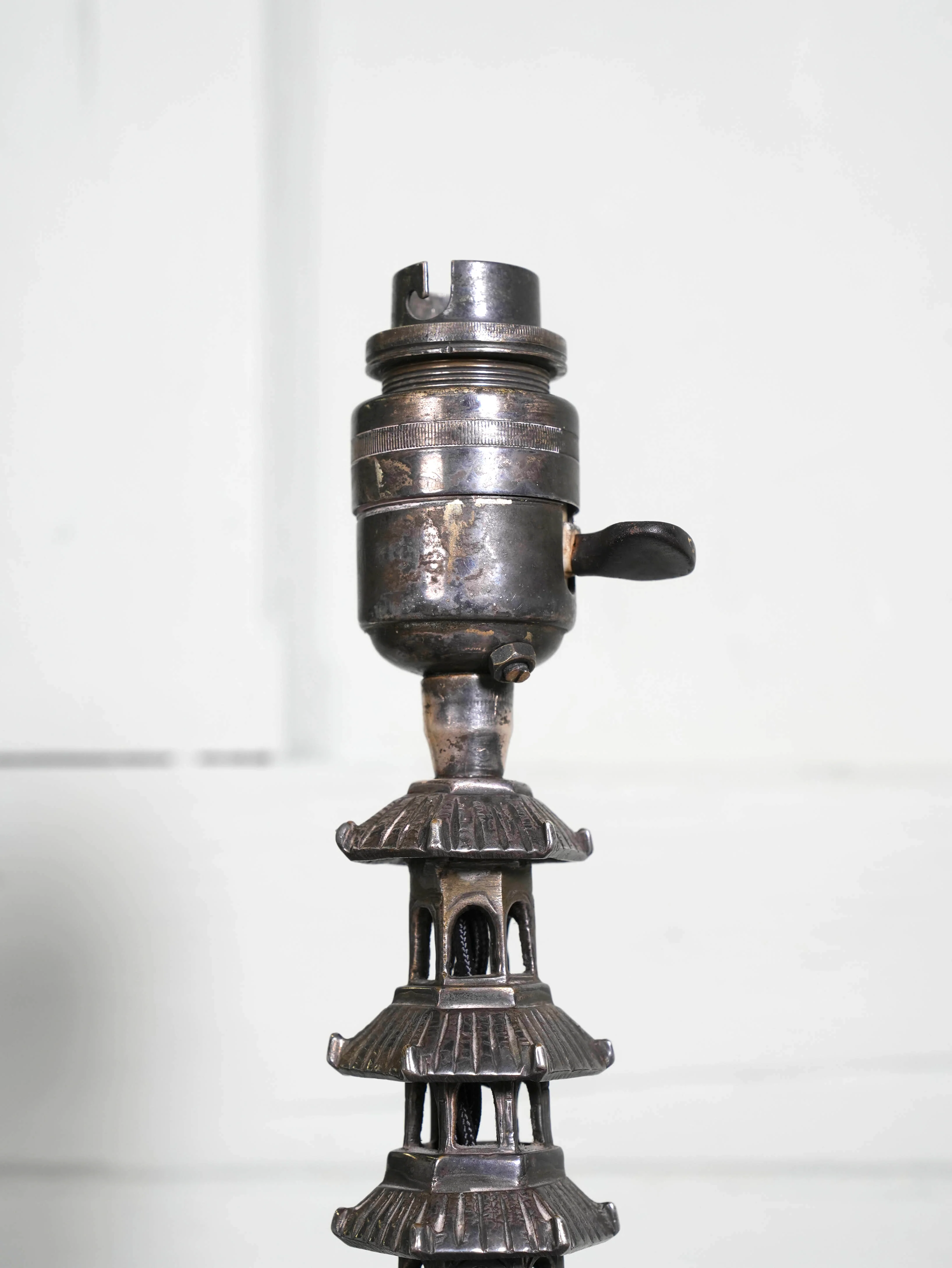 A Pagoda Table Lamp - Image 5