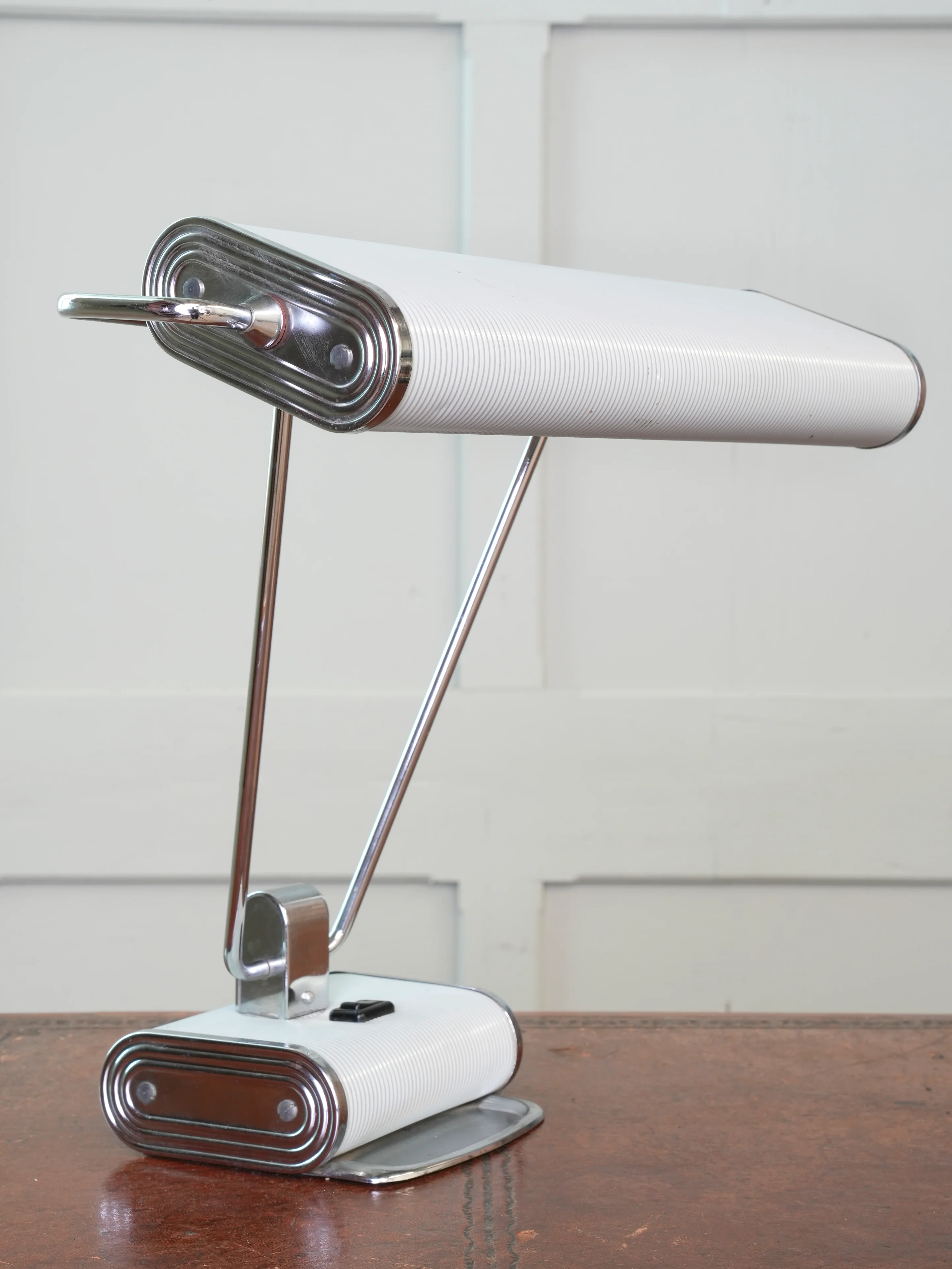 A White No 71 Desk Light by Eileen Grey - Image 4