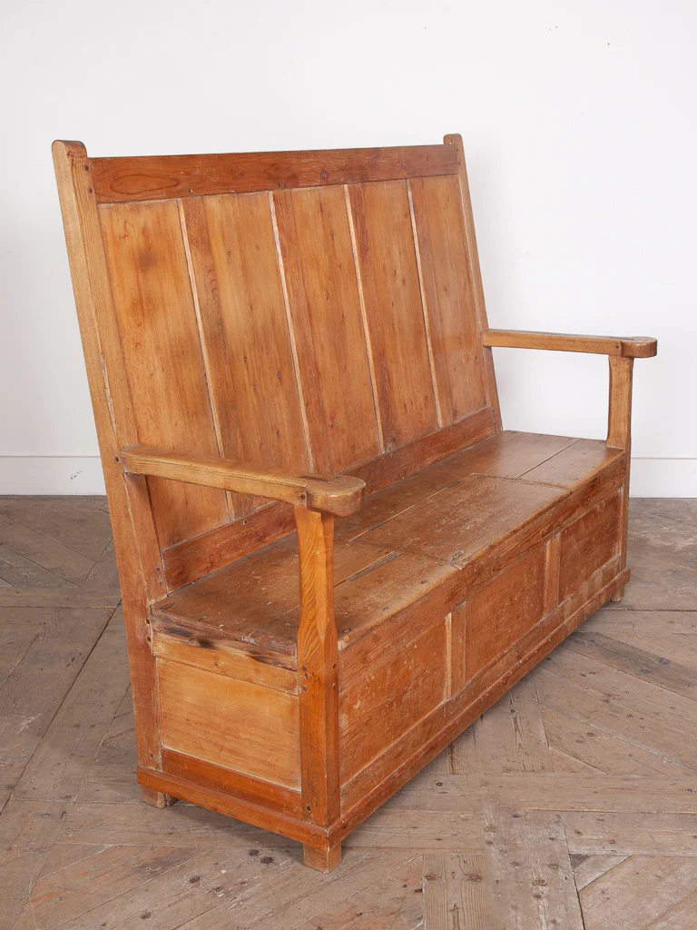 Pembrokeshire Box Settle - Image 3