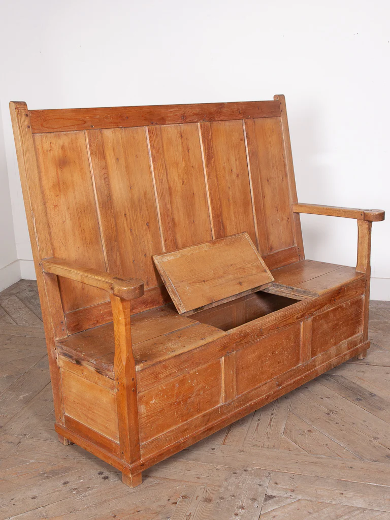 Pembrokeshire Box Settle - Image 4
