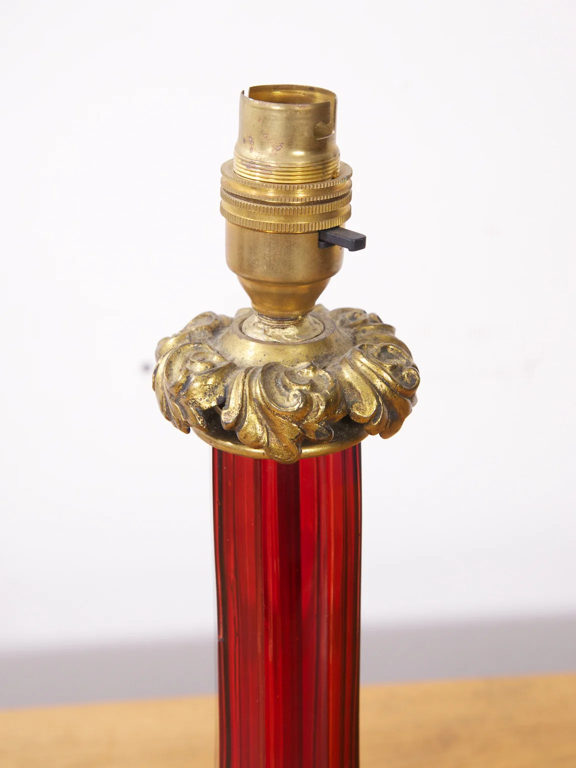 Red Glass Table lamp - Image 3