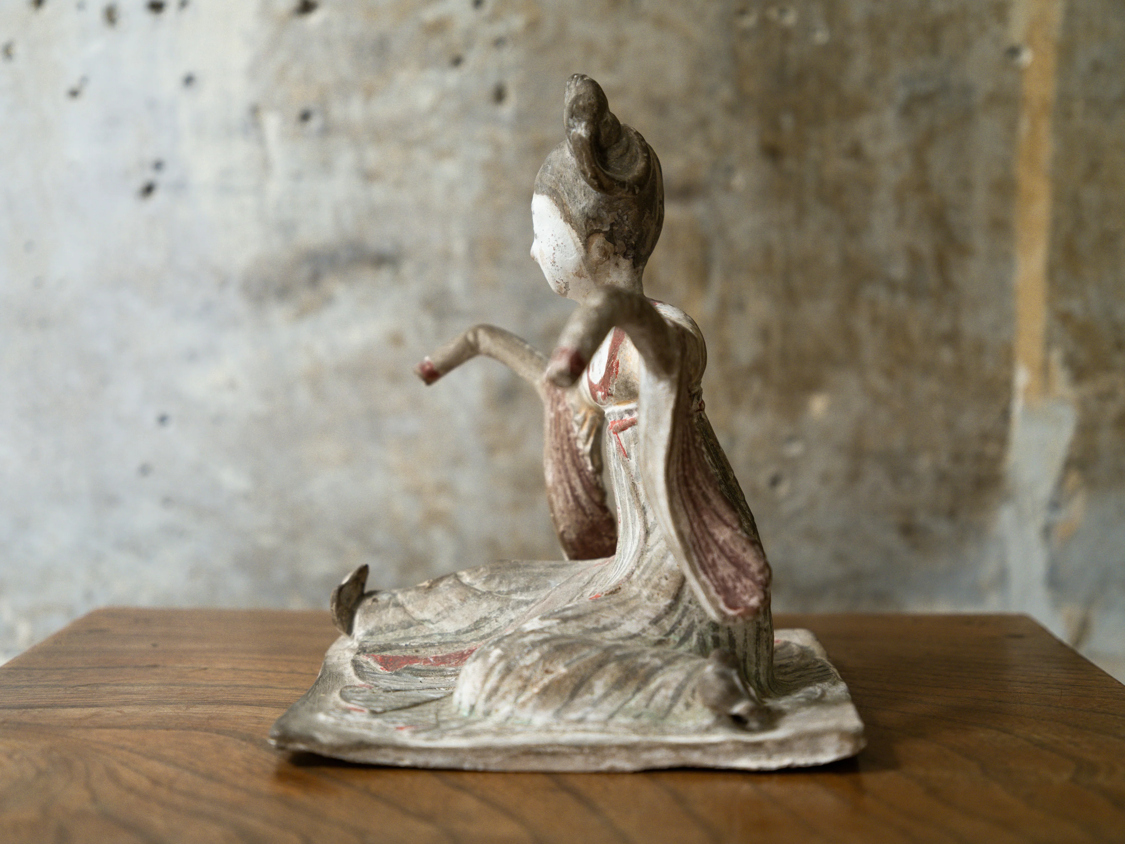 A Tang Dynasty Dancing Tomb Figure - Image 3