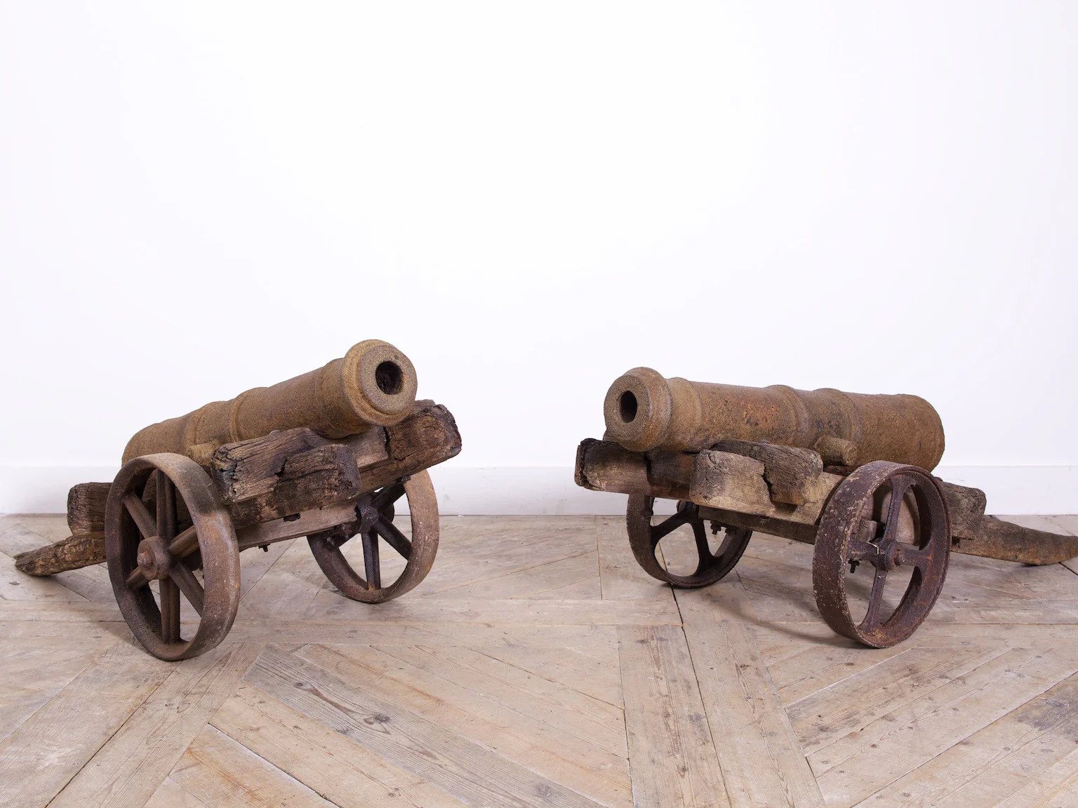 A pair of Lawn Cannons - Image 6