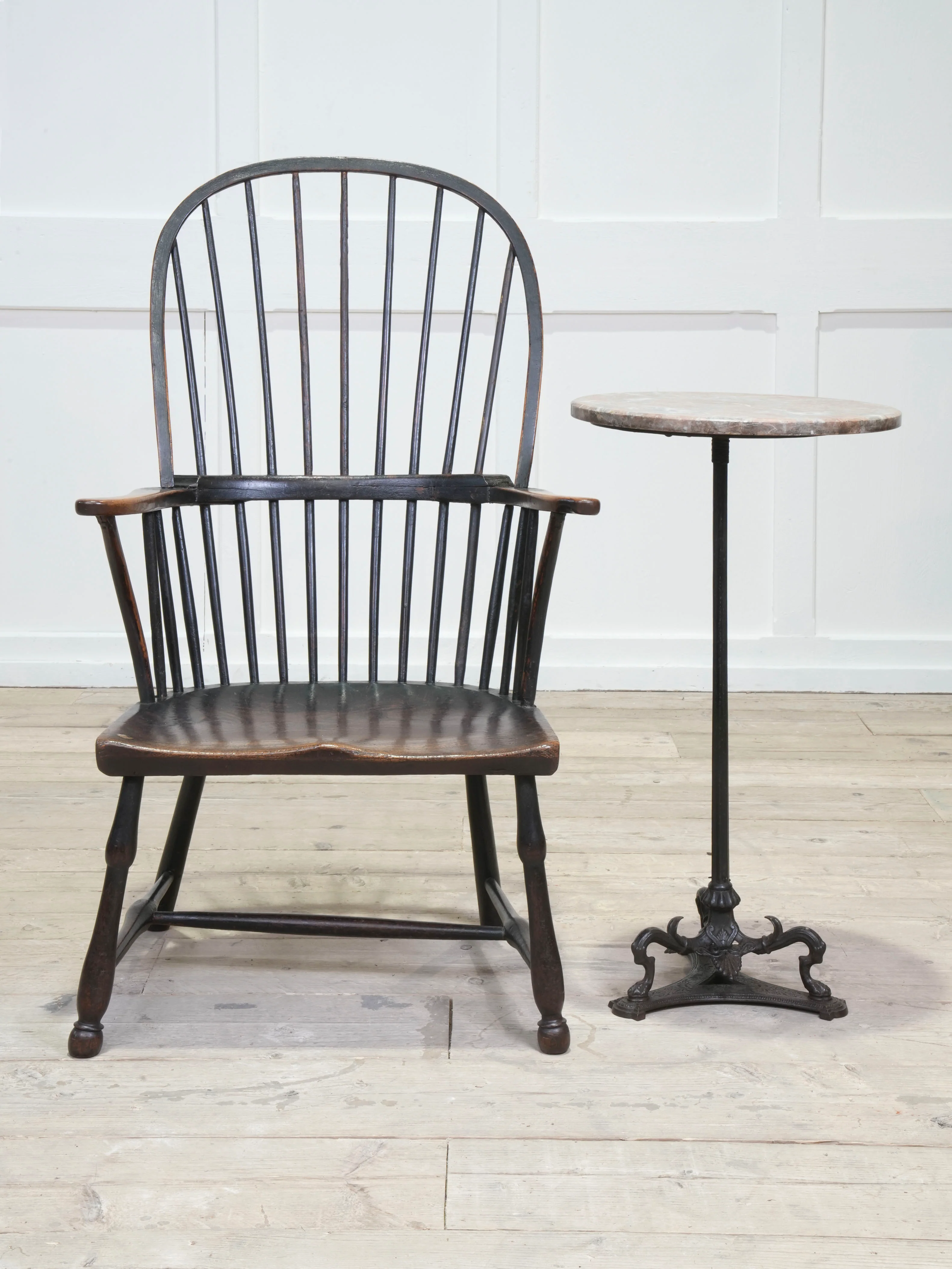 A Late 18th Century Painted Bow Backed Windsor Armchair - Image 13