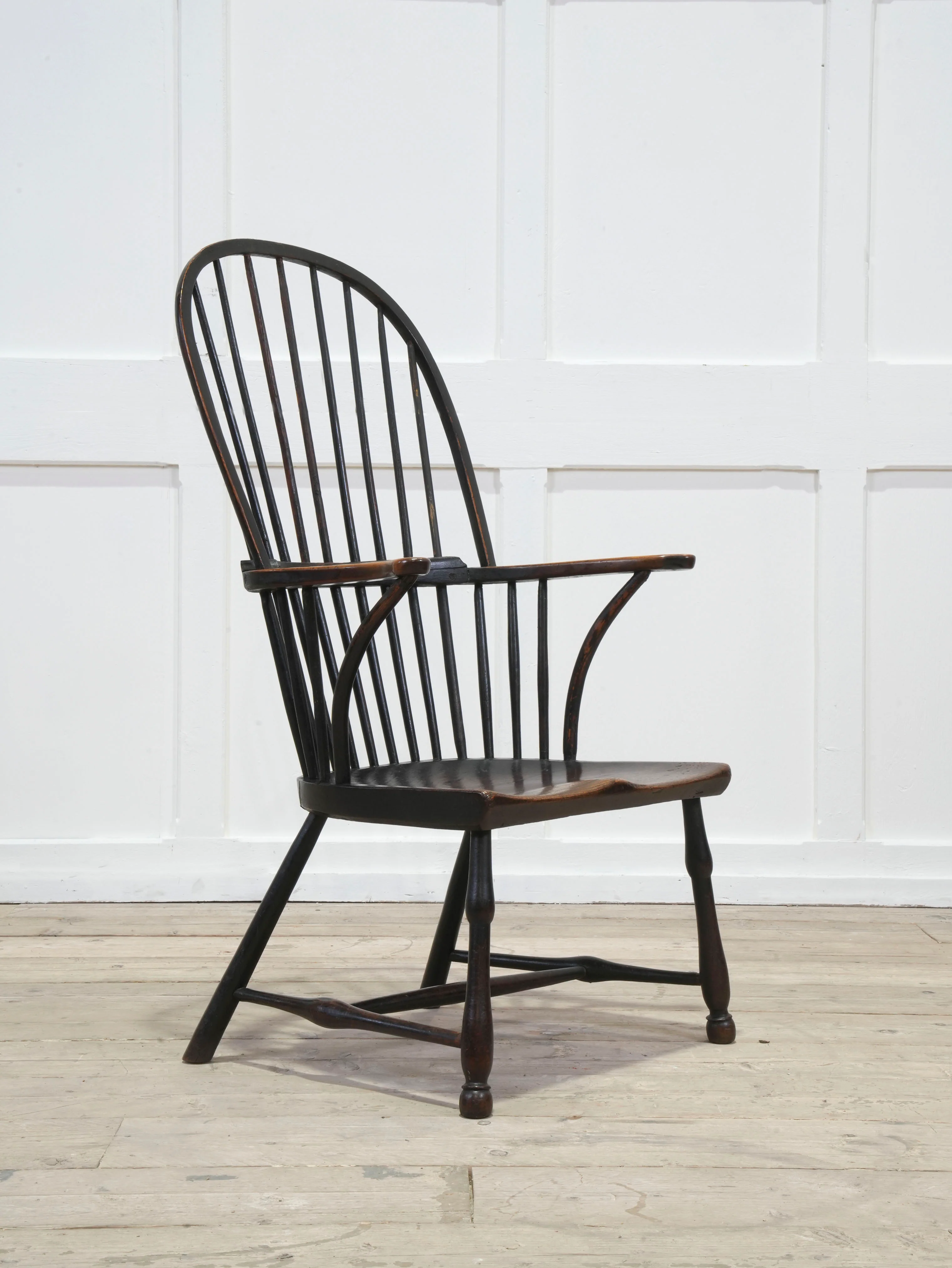 A Late 18th Century Painted Bow Backed Windsor Armchair - Image 3